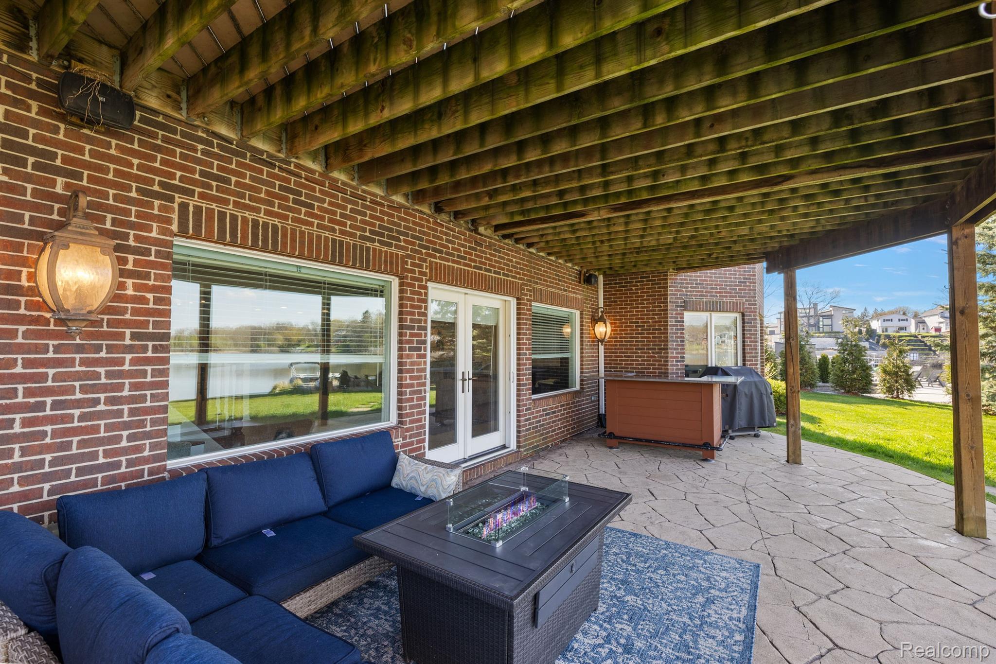 4214 Bay Shores Drive