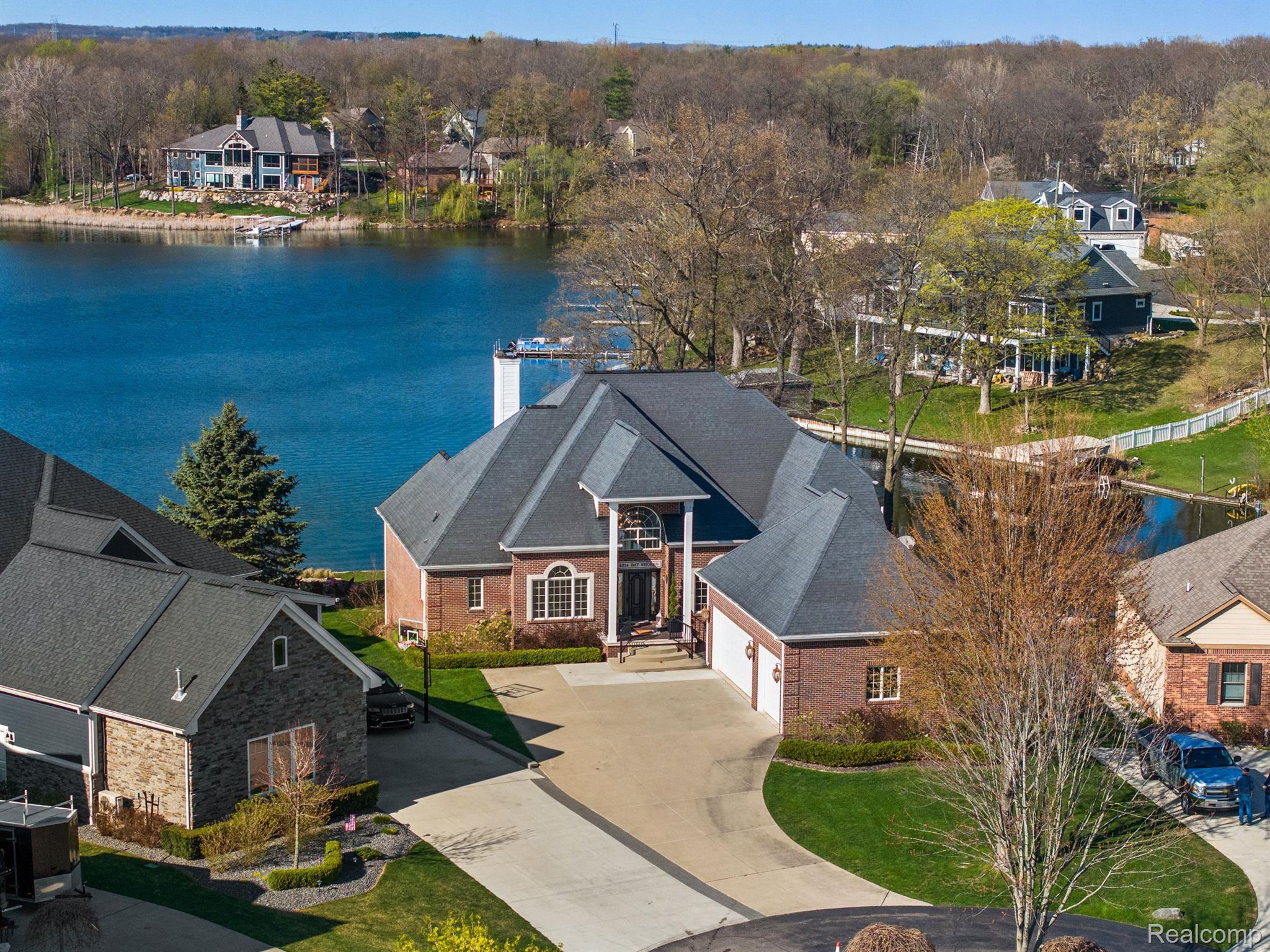 4214 Bay Shores Drive