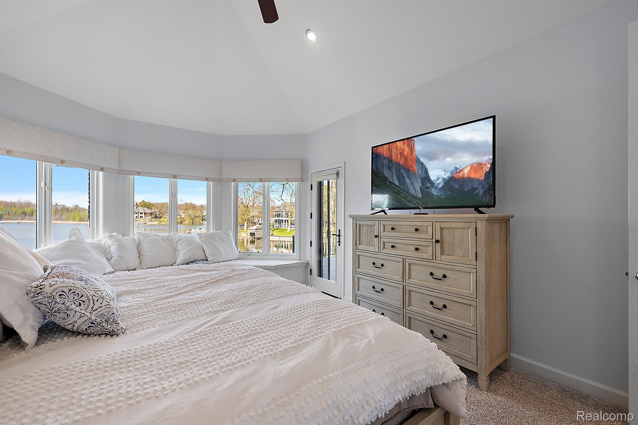 4214 Bay Shores Drive