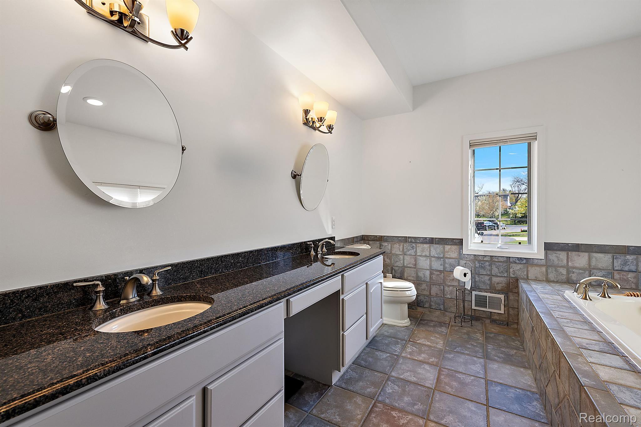 4214 Bay Shores Drive