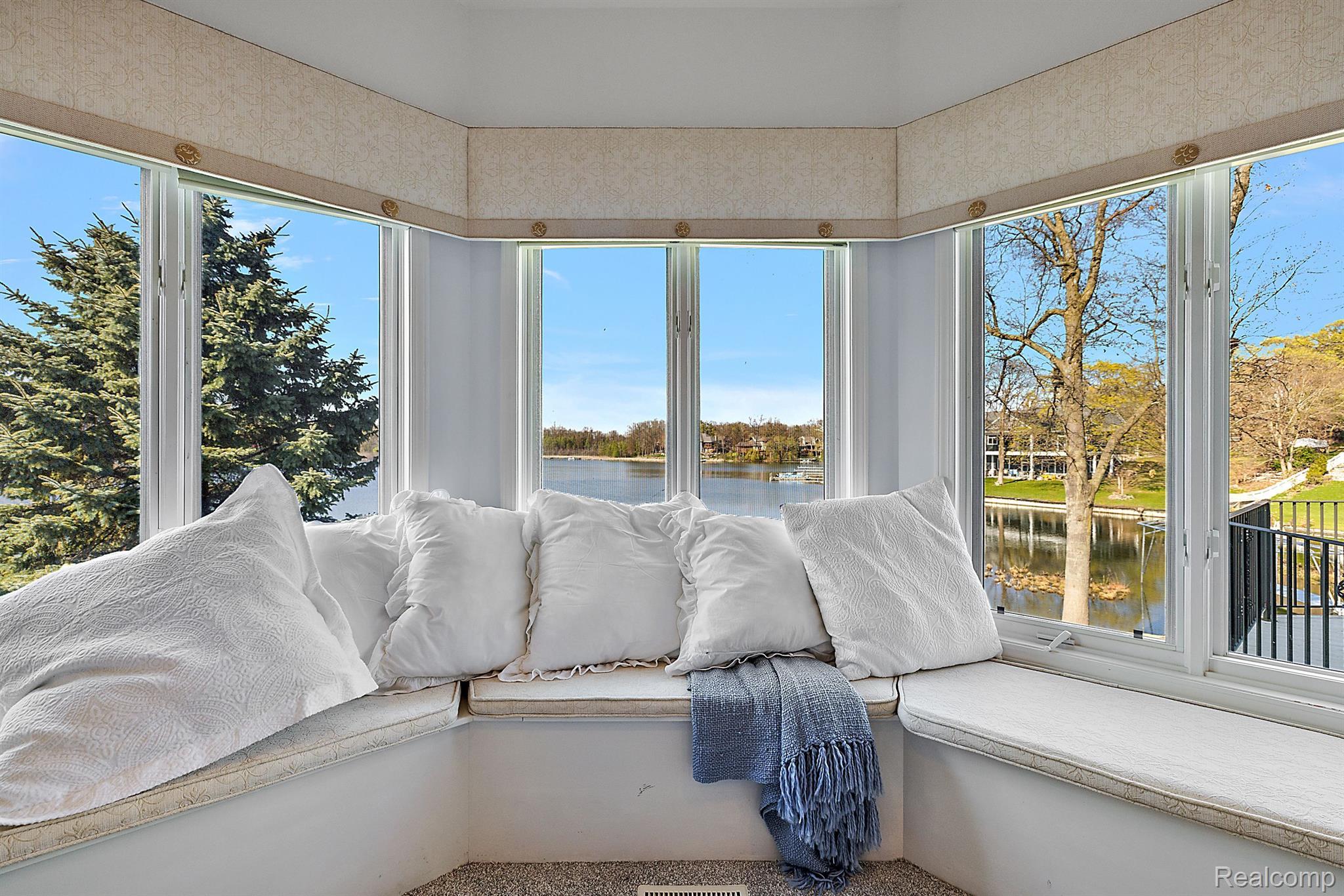 4214 Bay Shores Drive