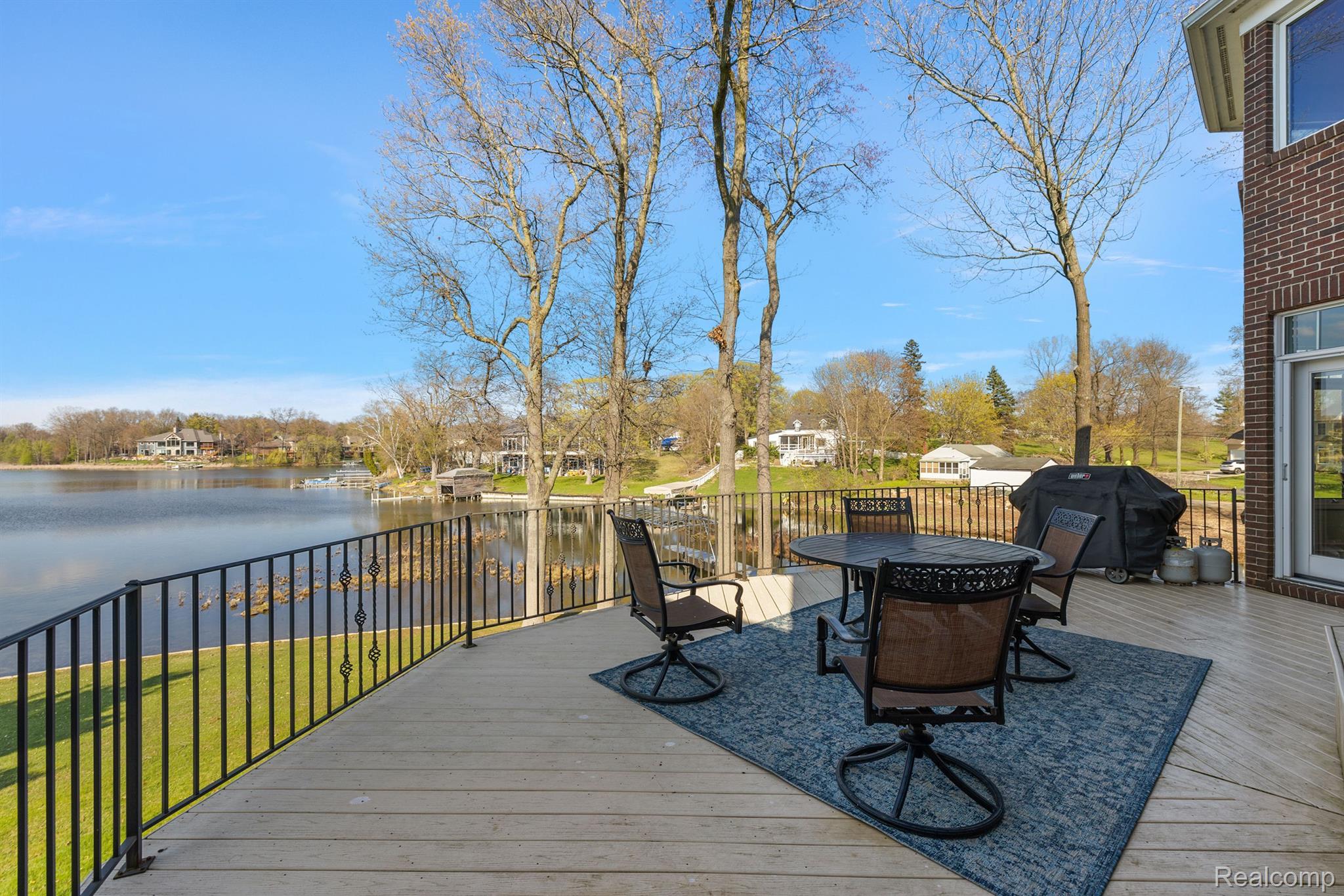 4214 Bay Shores Drive