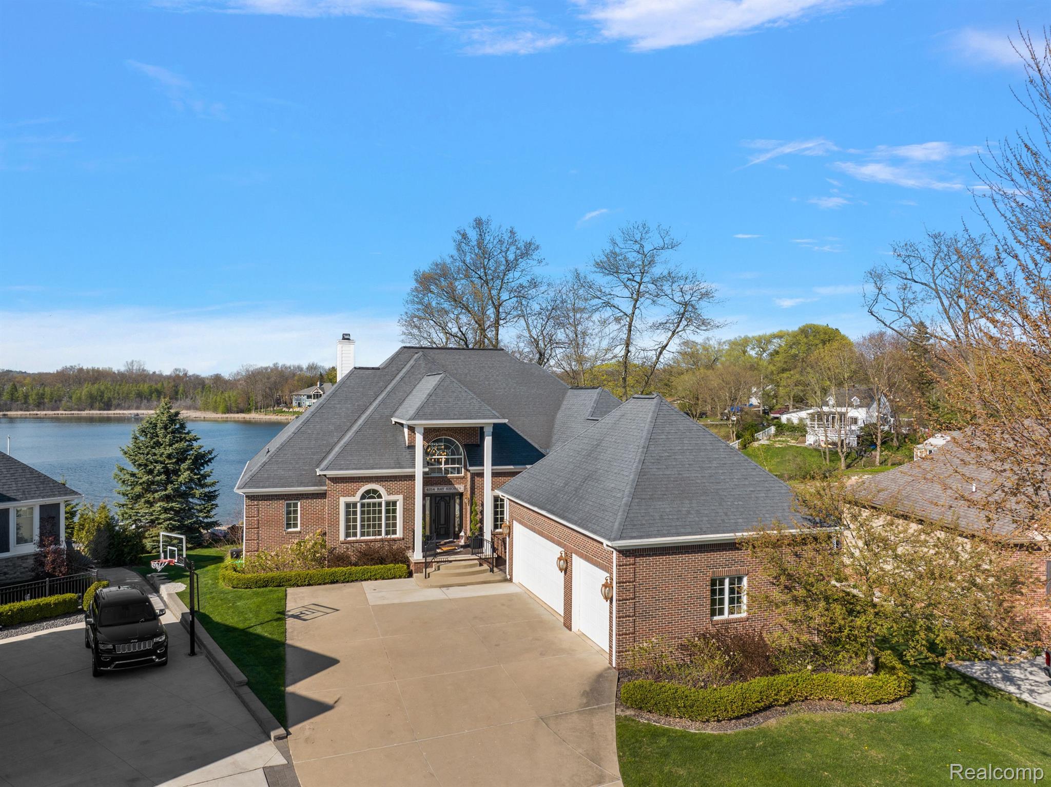 4214 Bay Shores Drive