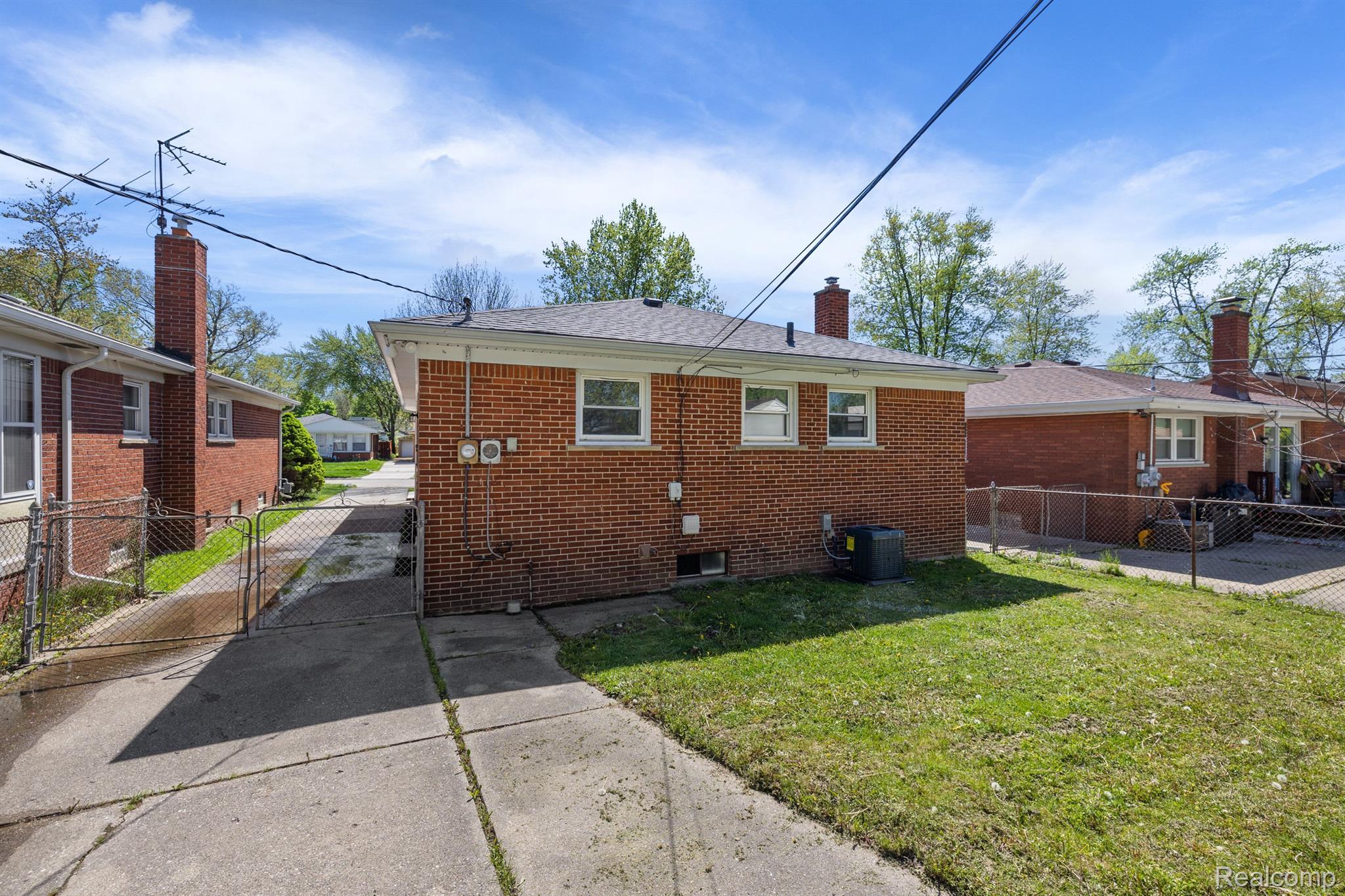 20275 HUNT CLUB Drive