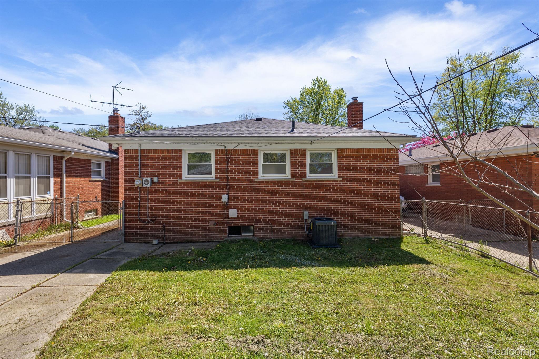 20275 HUNT CLUB Drive