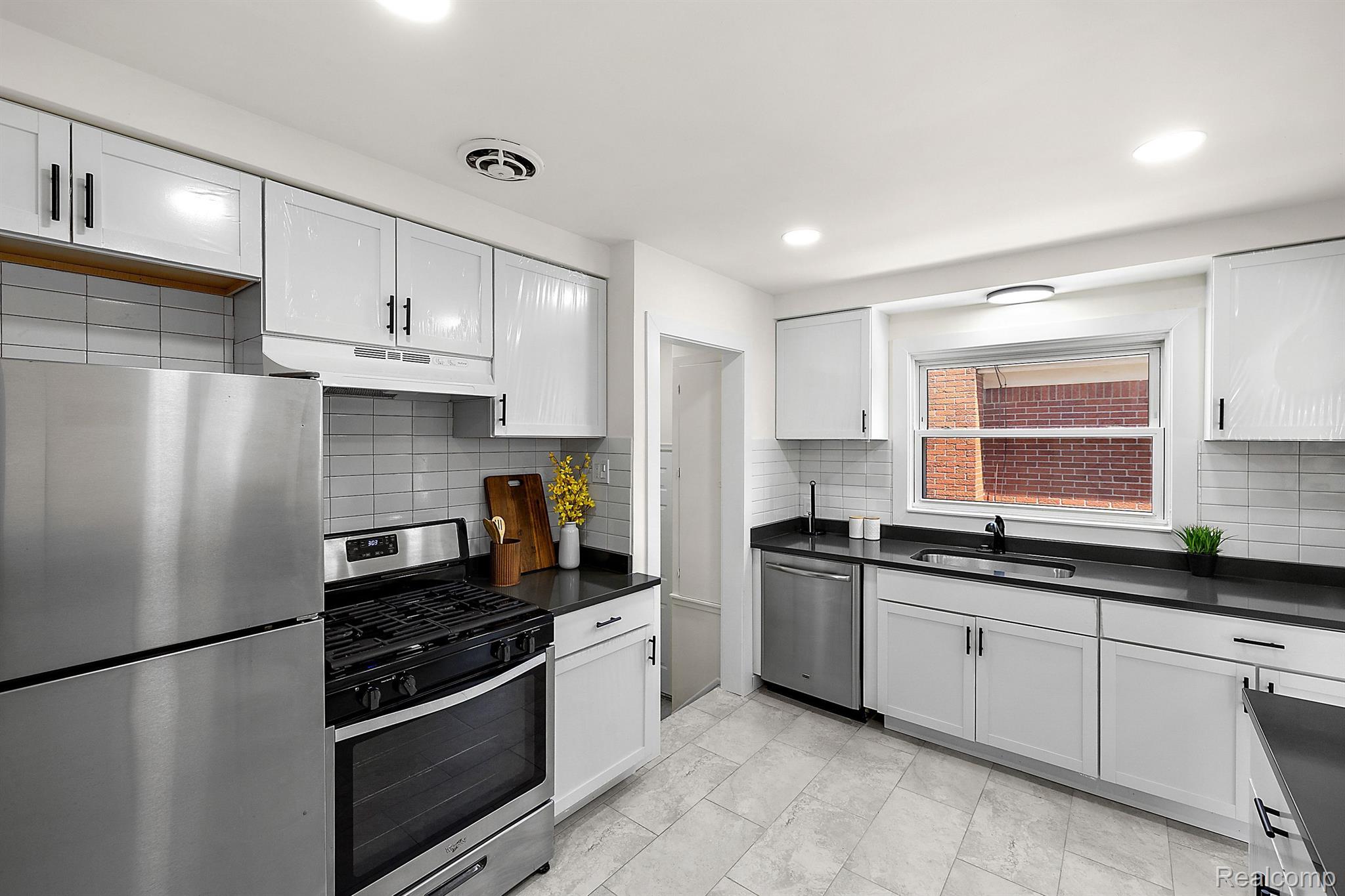 20275 HUNT CLUB Drive