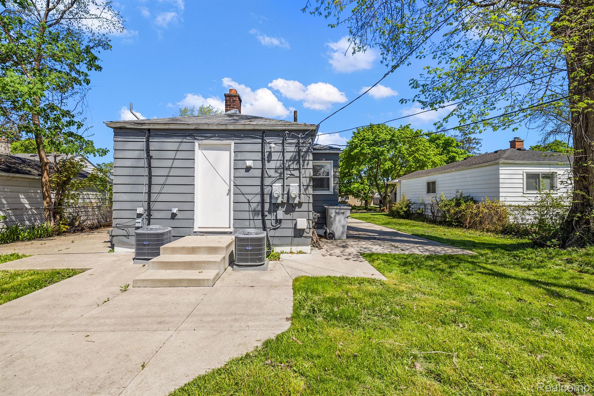 1518 E GEORGE Avenue