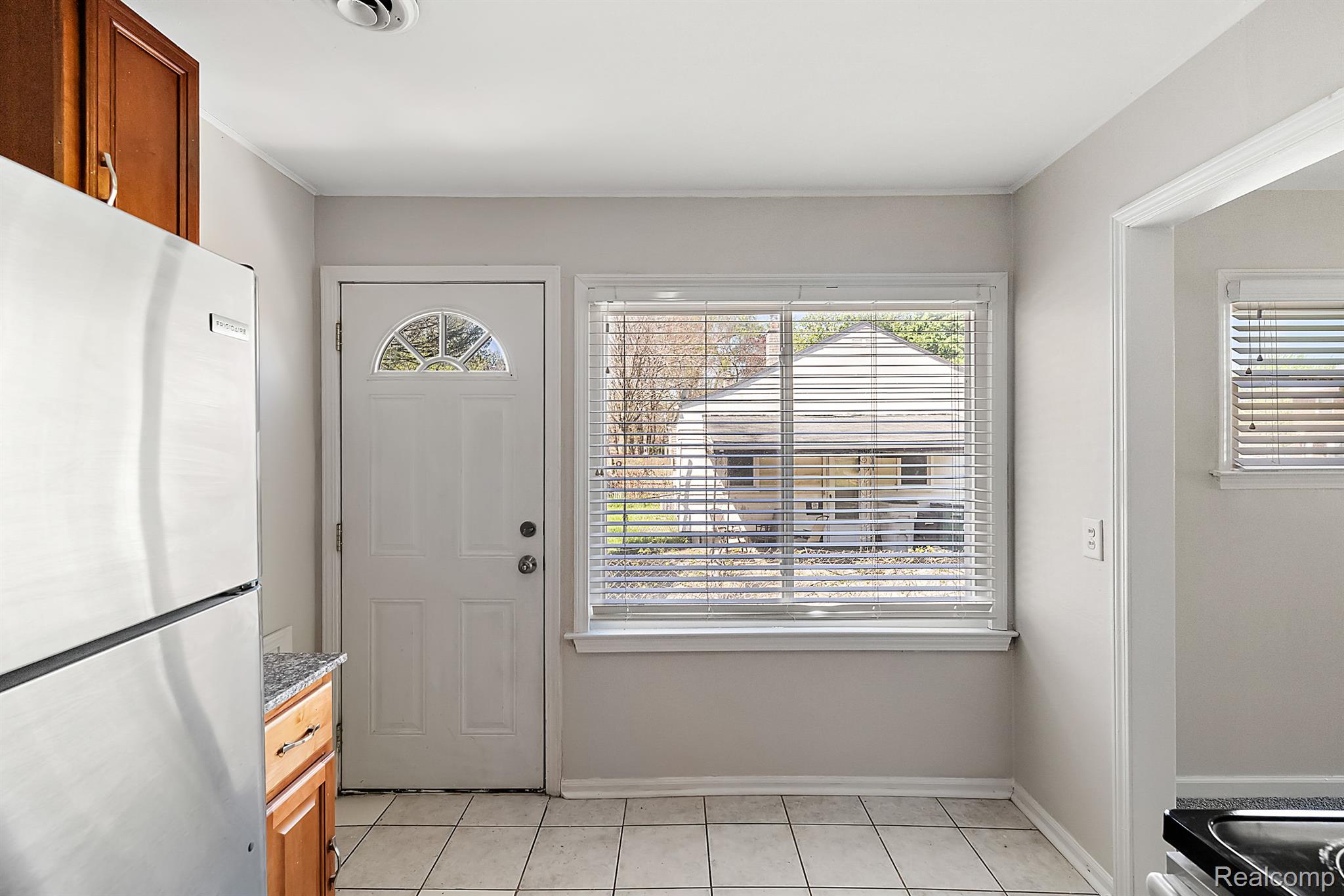 1518 E GEORGE Avenue