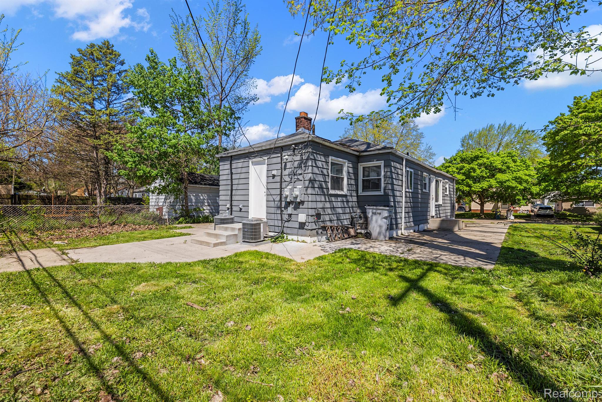 1518 E GEORGE Avenue