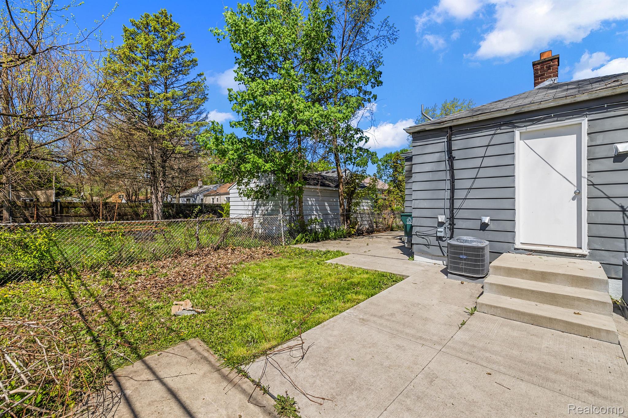 1518 E GEORGE Avenue