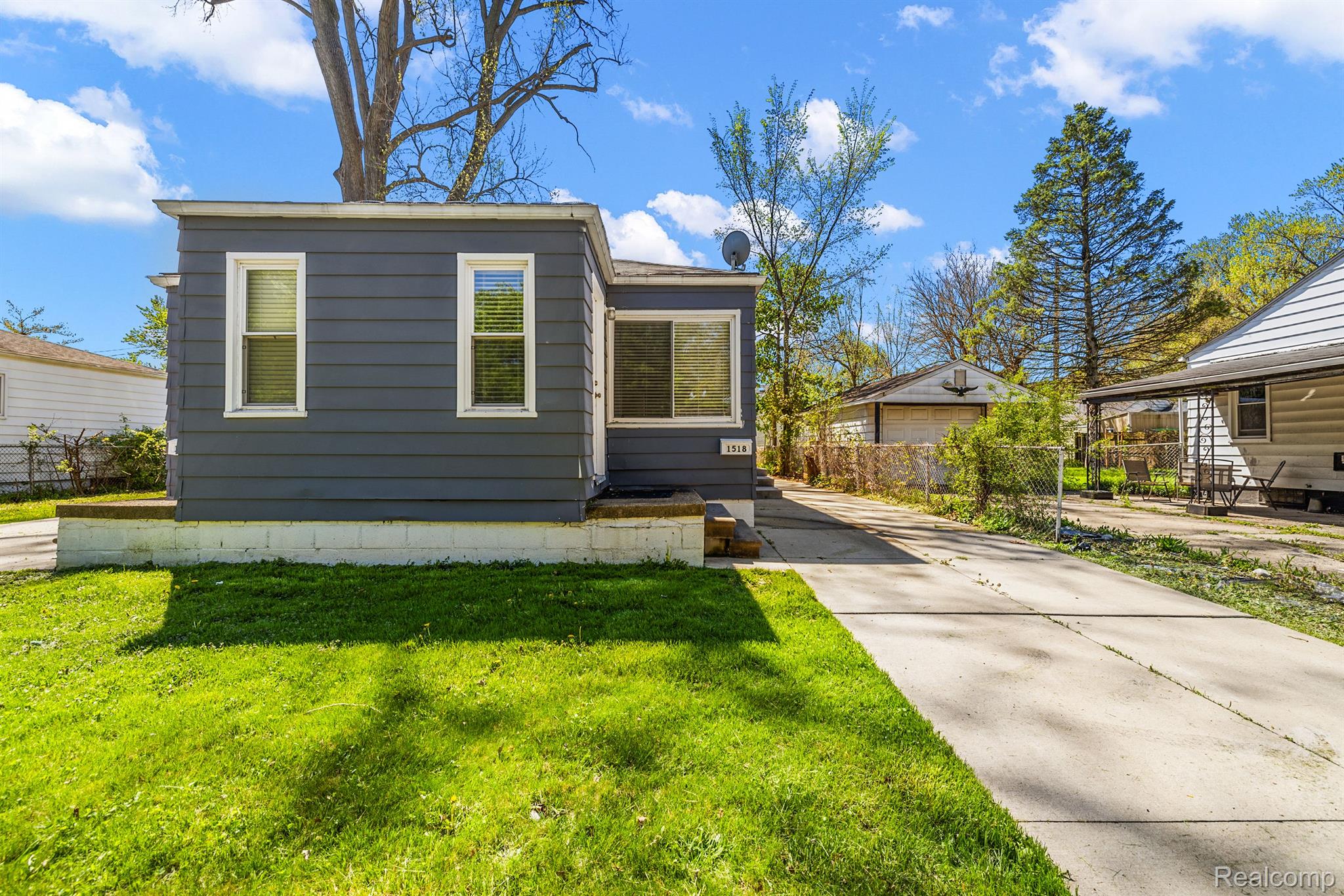 1518 E GEORGE Avenue