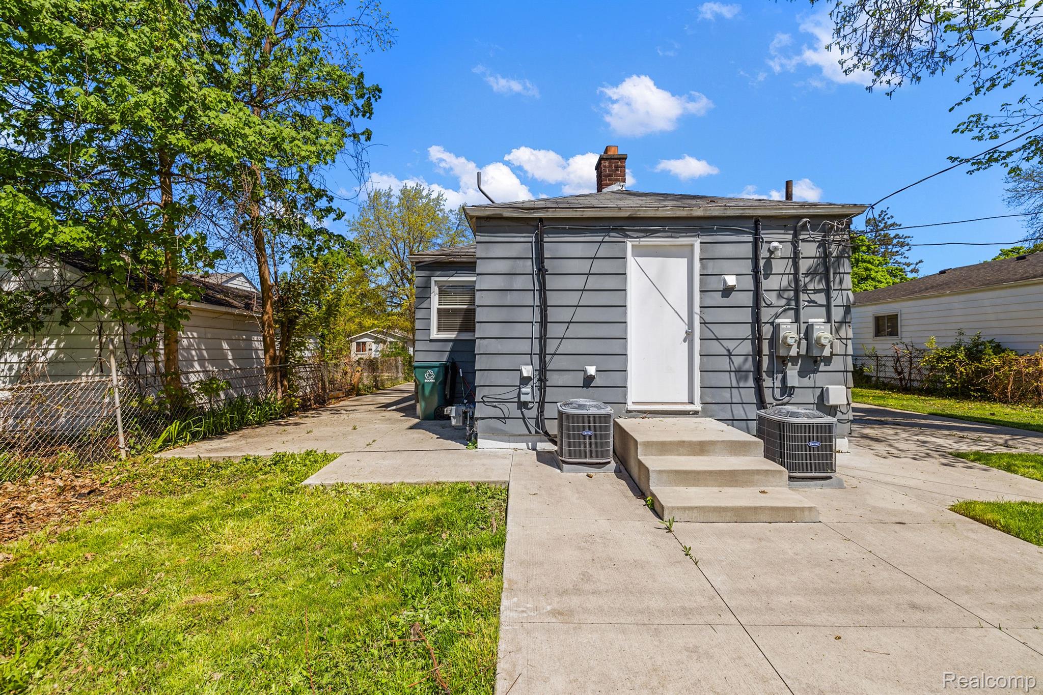 1518 E GEORGE Avenue