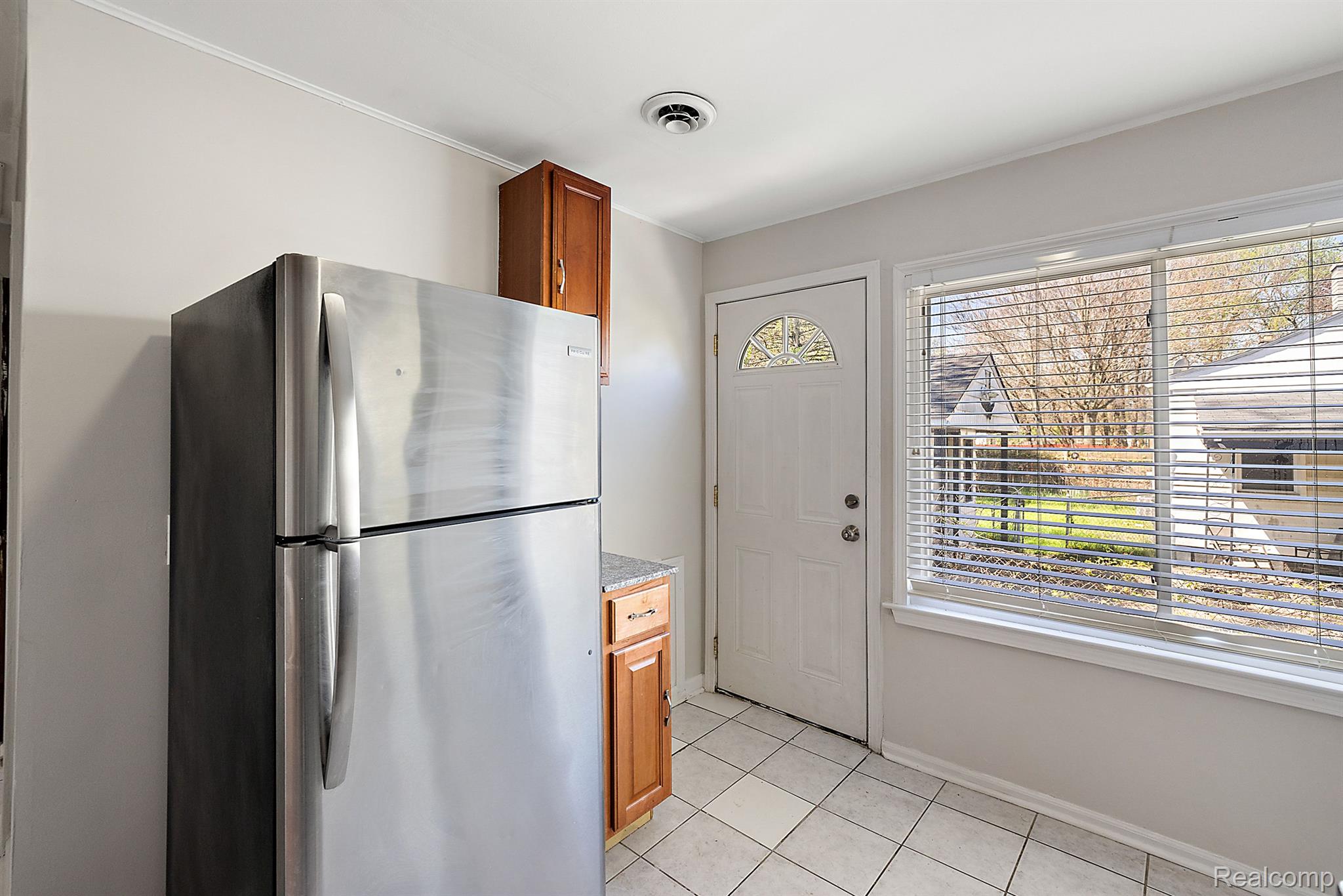 1518 E GEORGE Avenue