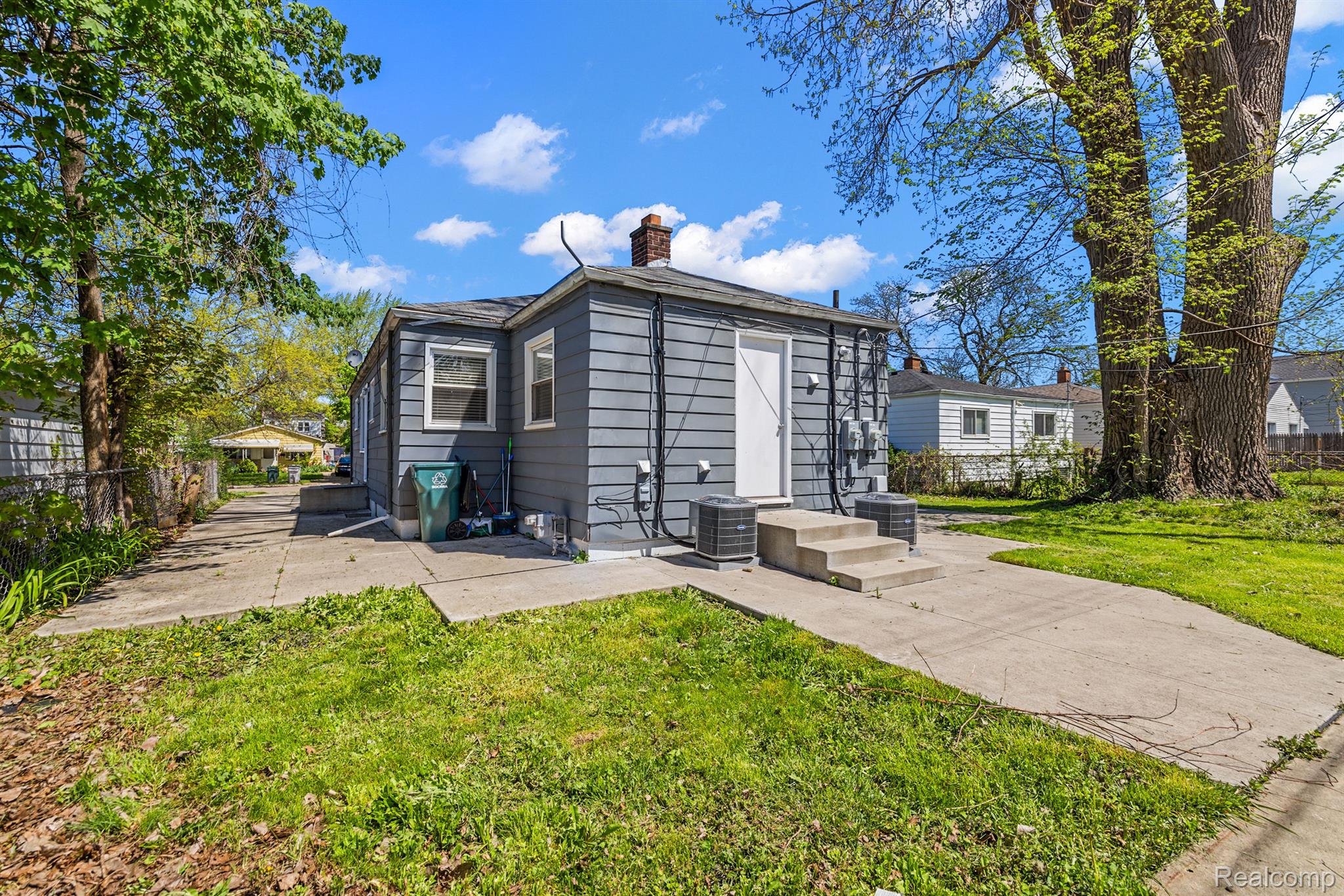 1518 E GEORGE Avenue