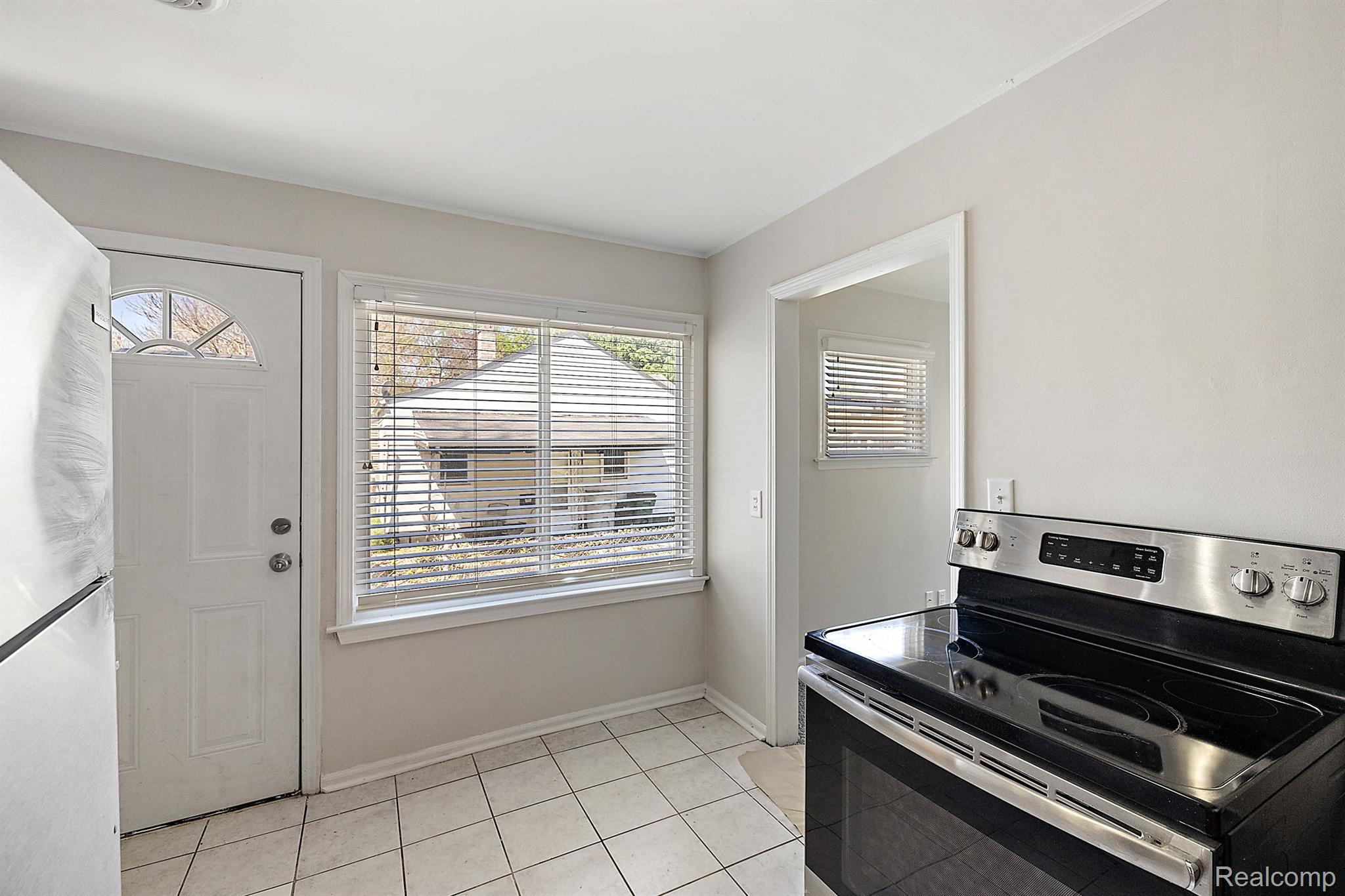 1518 E GEORGE Avenue