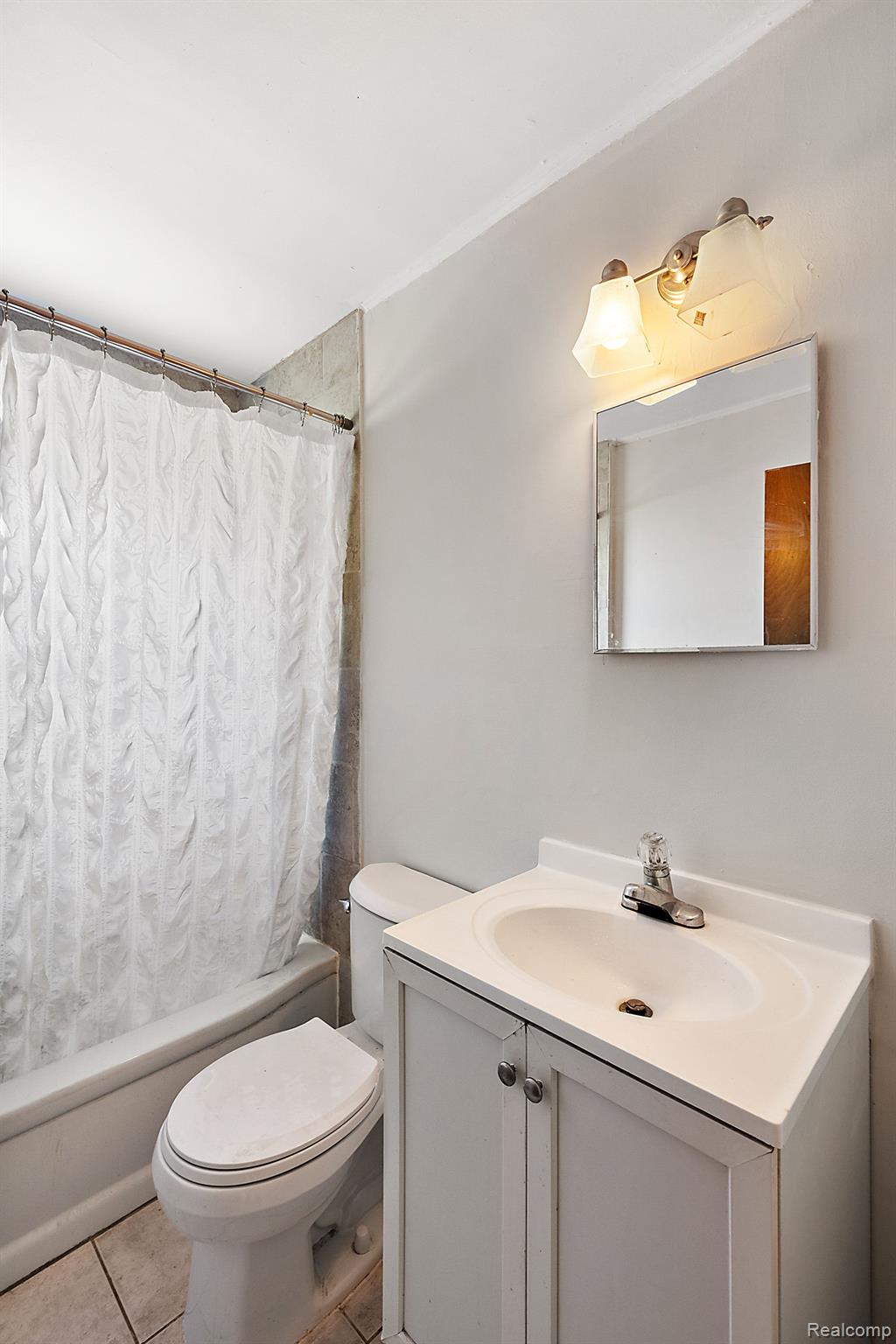 1518 E GEORGE Avenue