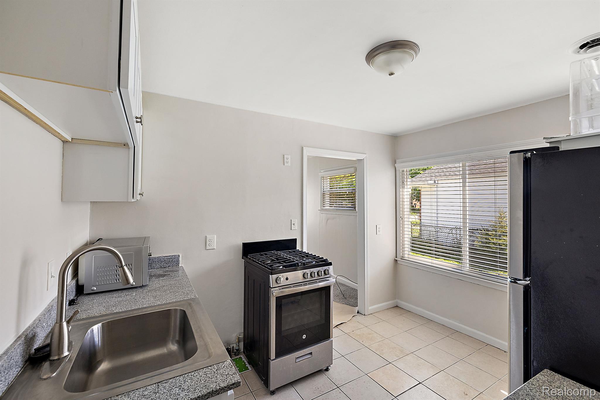 1518 E GEORGE Avenue