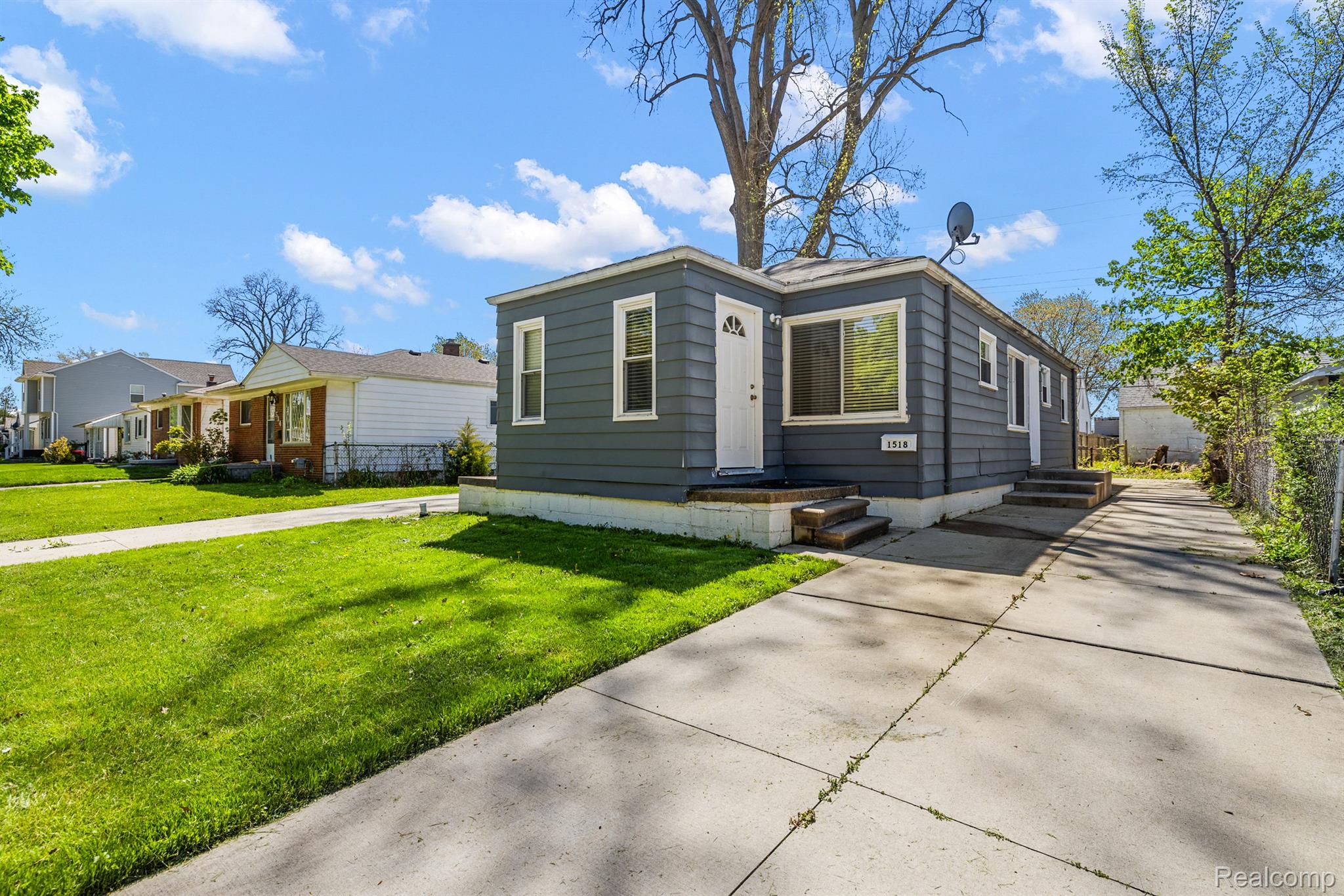 1518 E GEORGE Avenue