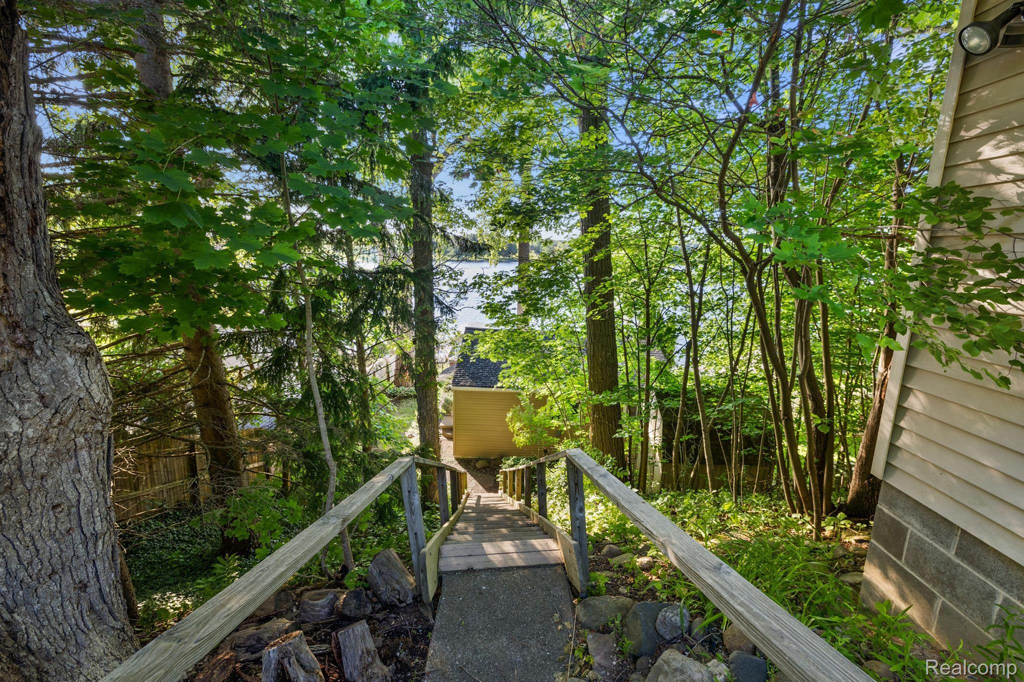 5956 SILVER BIRCH Road