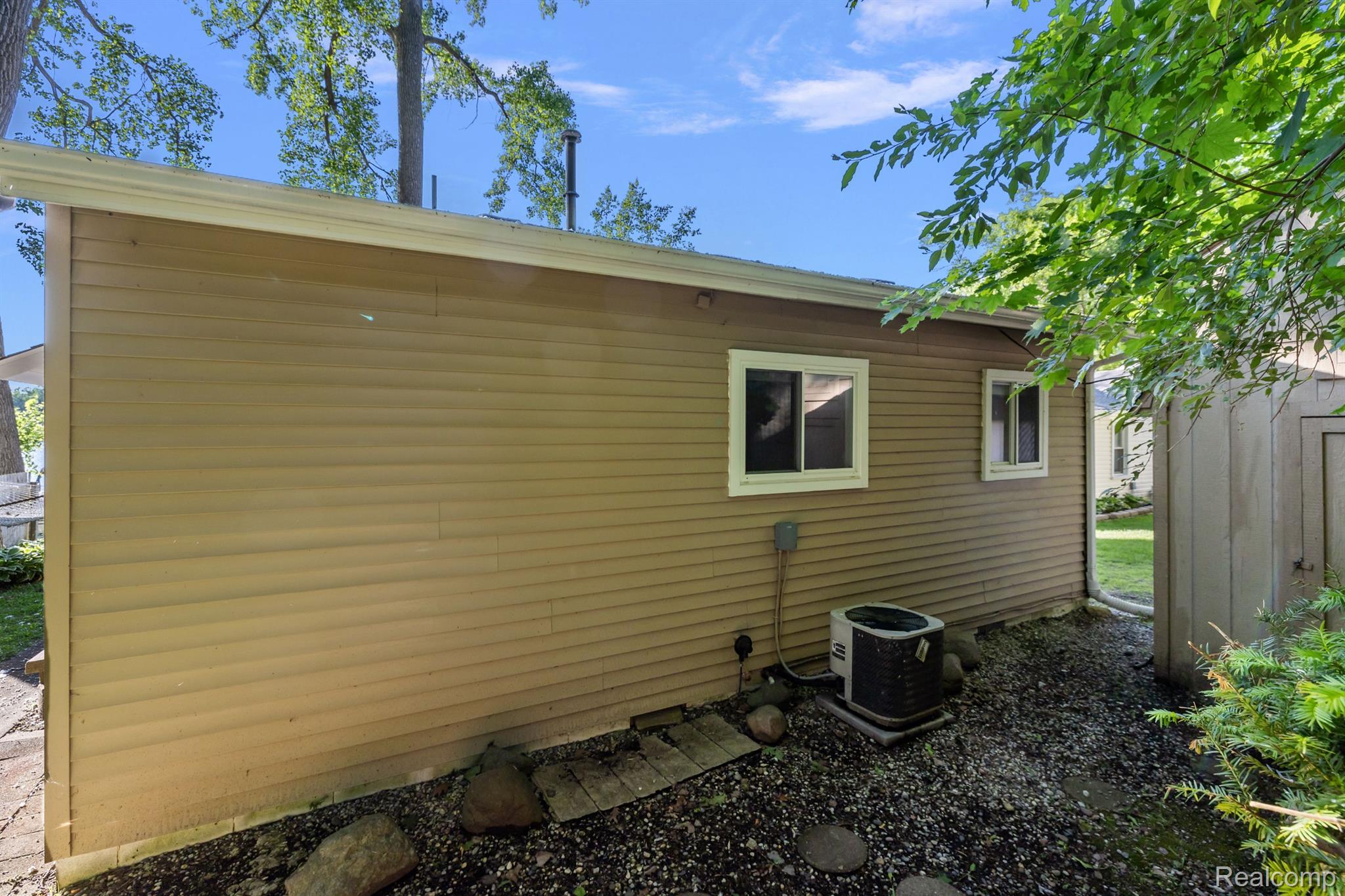 5956 SILVER BIRCH Road