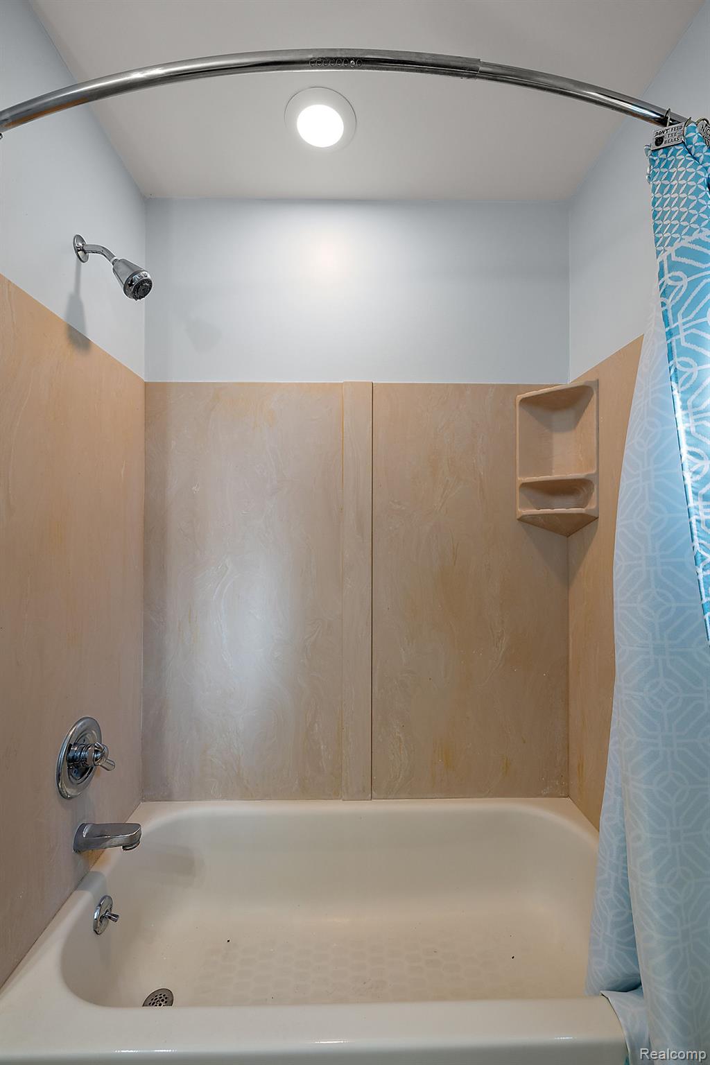 5956 SILVER BIRCH Road