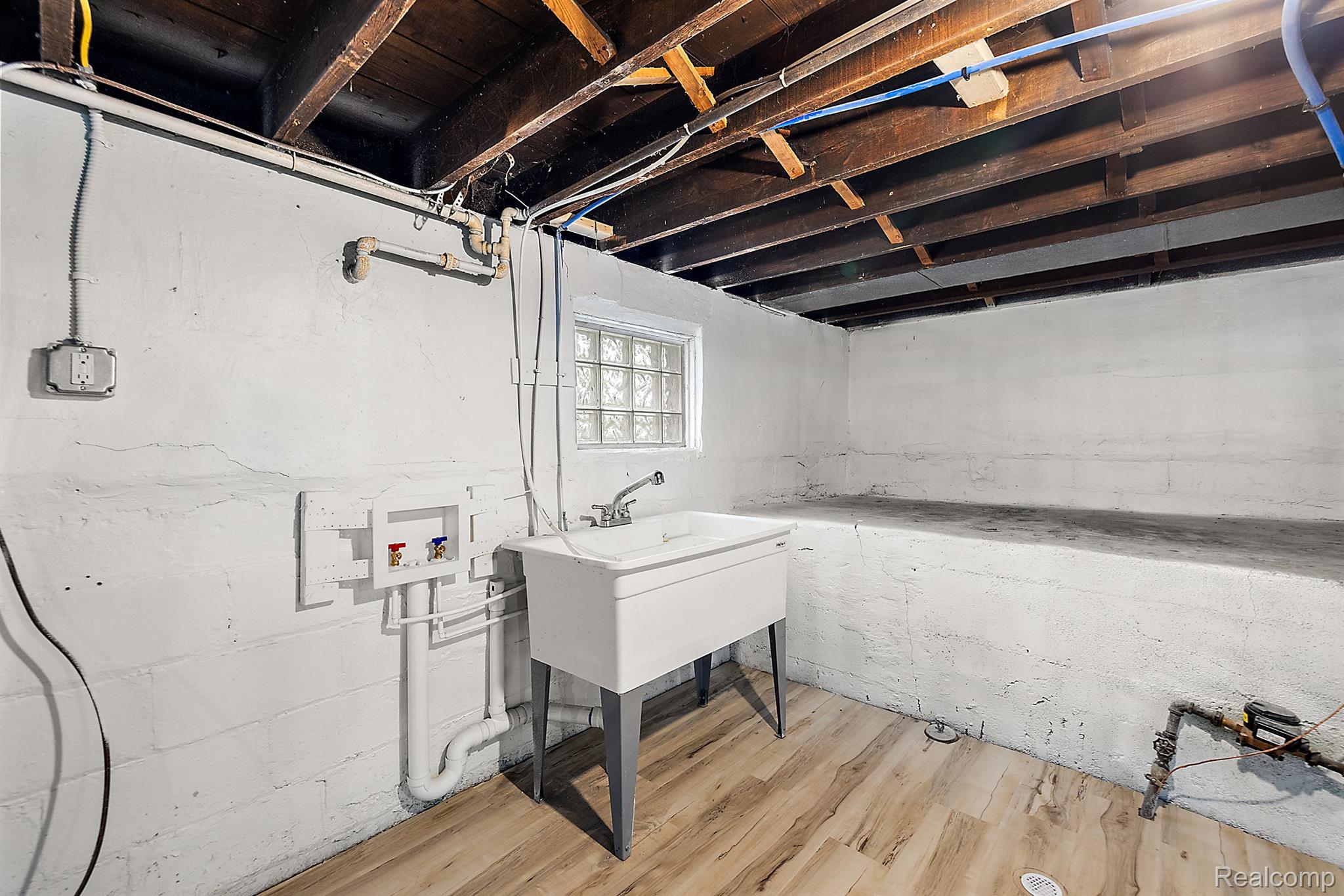 2365 BEVERLY Boulevard