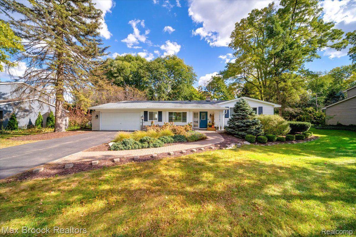 2583 RAMBLING Way