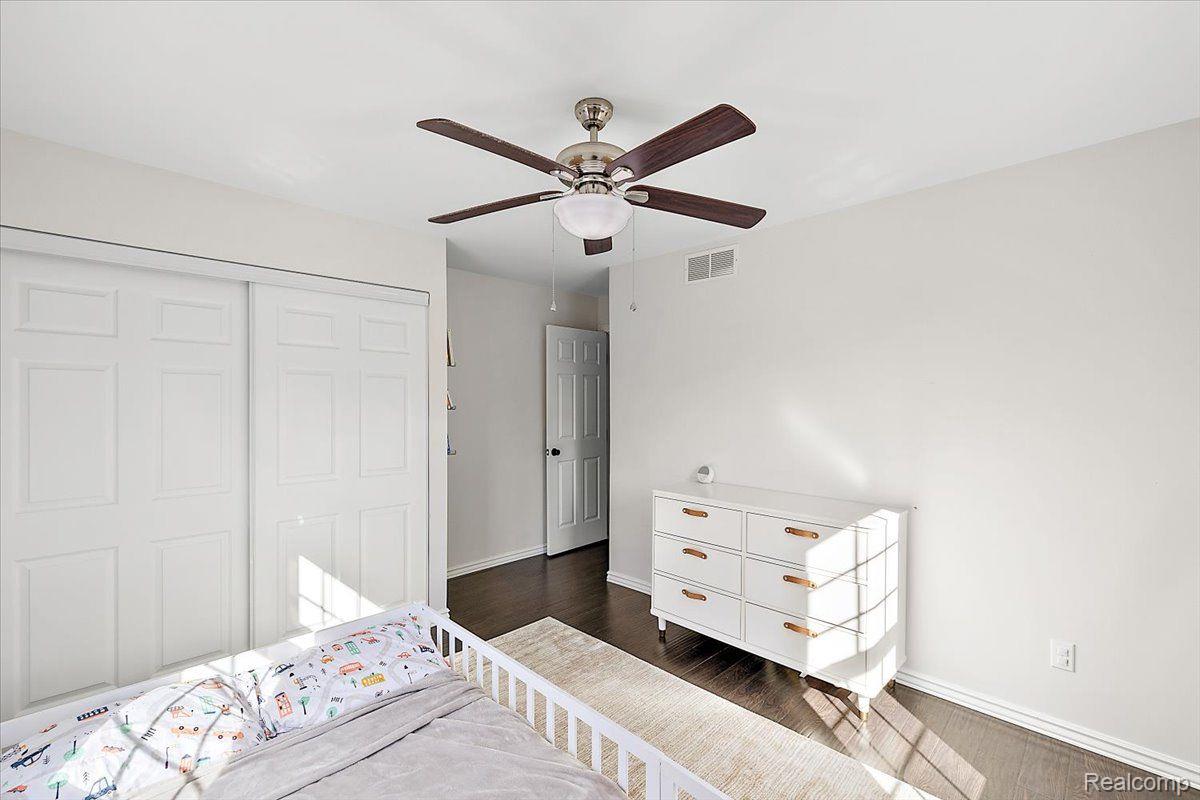 5900 KINGSFIELD Drive