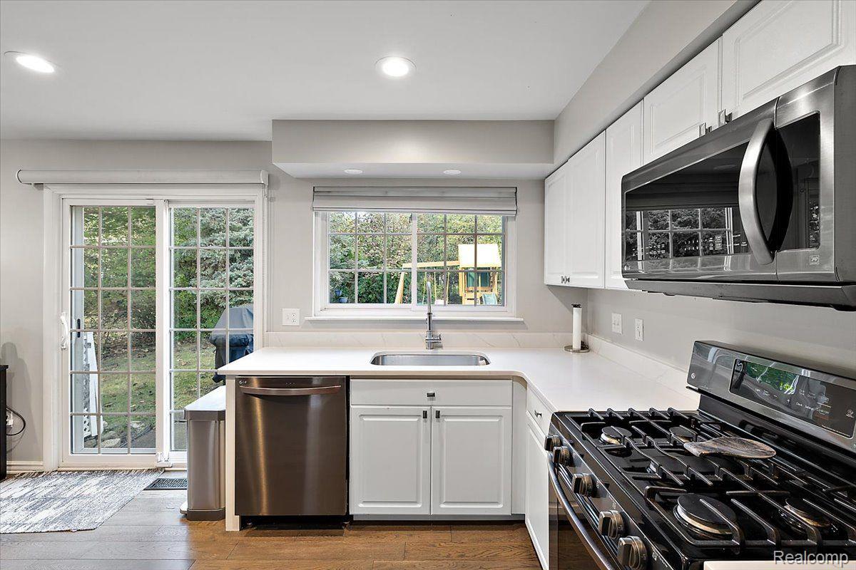 5900 KINGSFIELD Drive