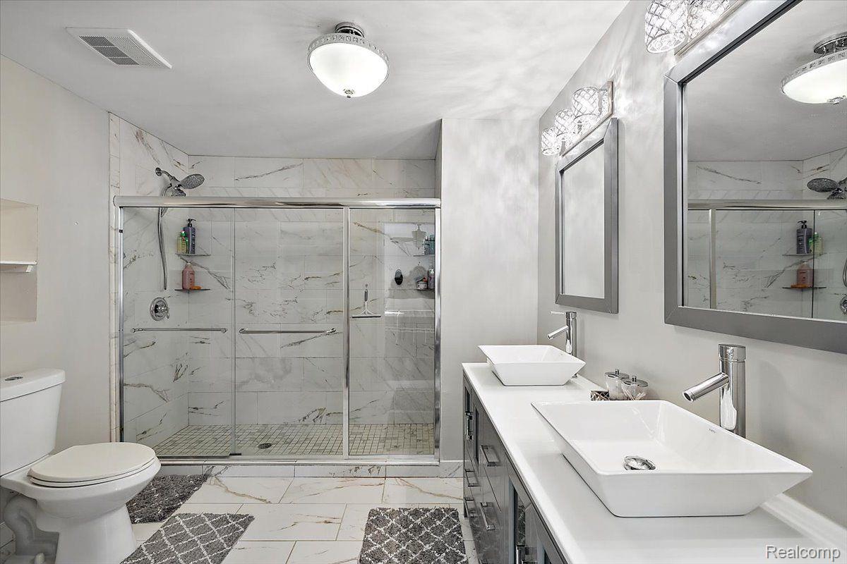 5900 KINGSFIELD Drive