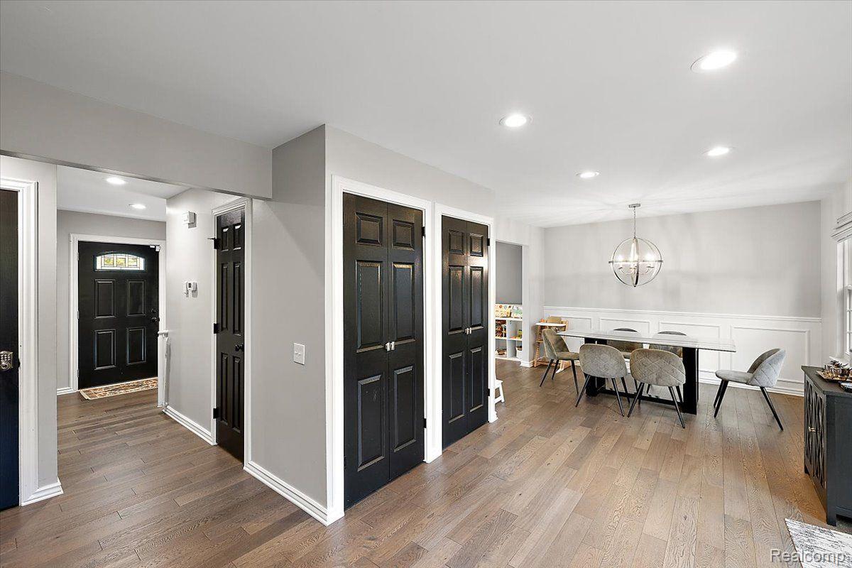 5900 KINGSFIELD Drive