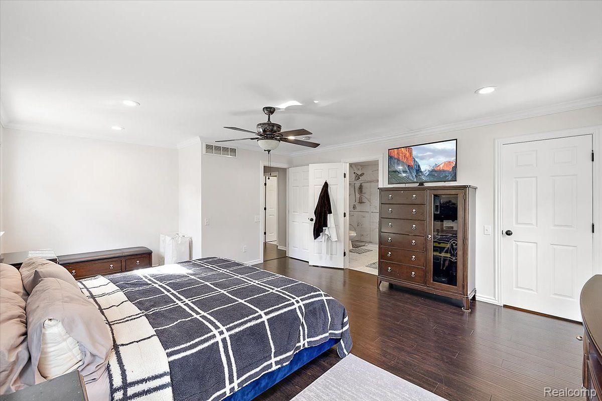 5900 KINGSFIELD Drive