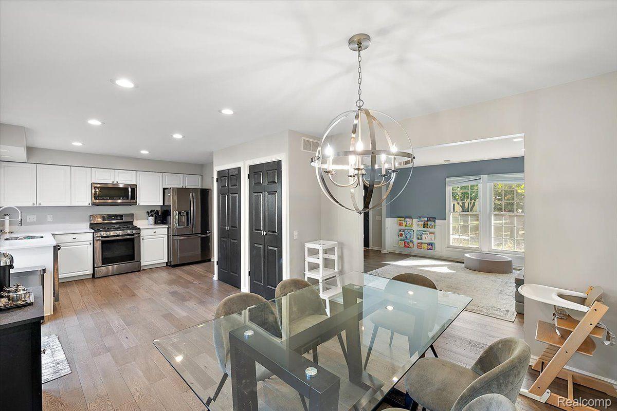 5900 KINGSFIELD Drive