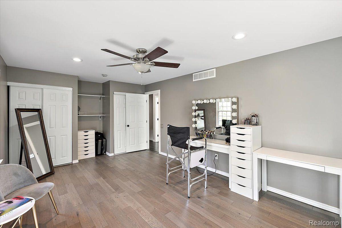 5900 KINGSFIELD Drive