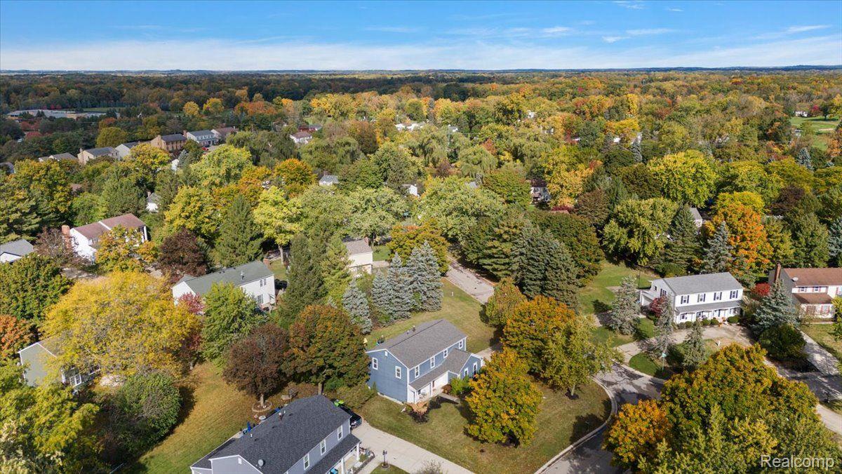 5900 KINGSFIELD Drive