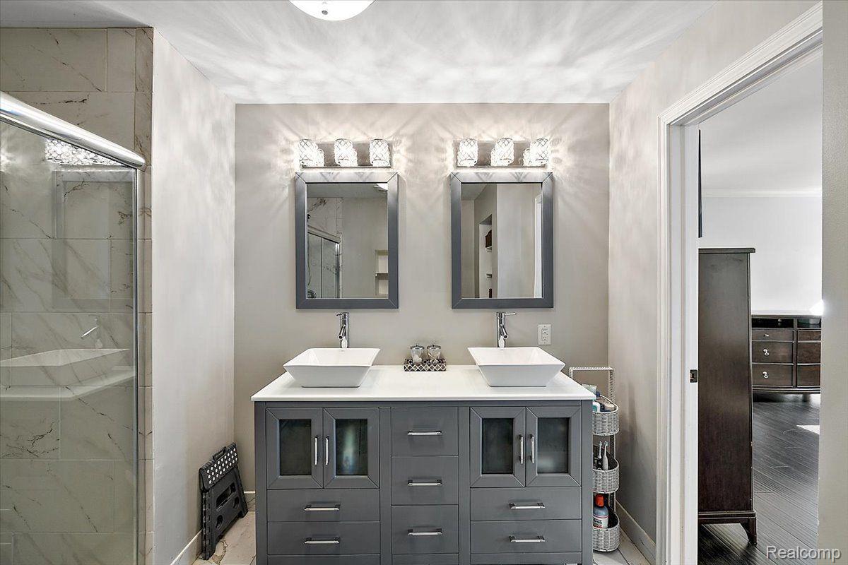 5900 KINGSFIELD Drive