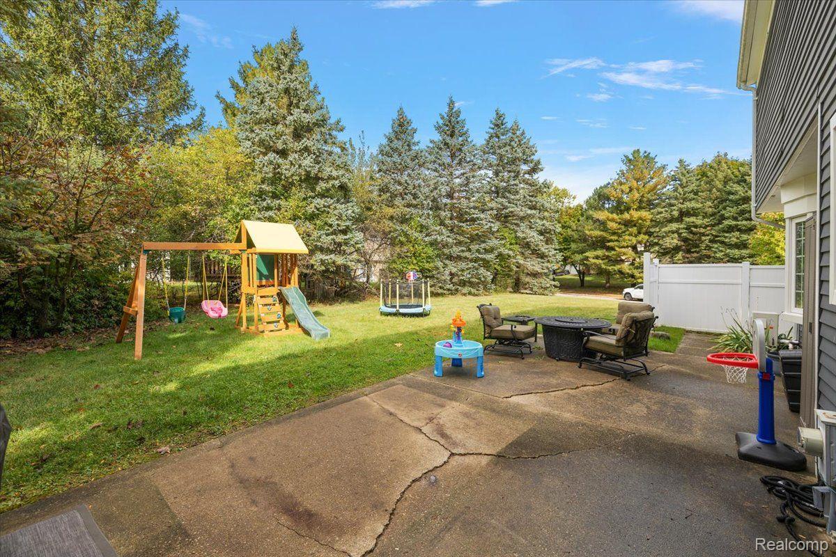 5900 KINGSFIELD Drive