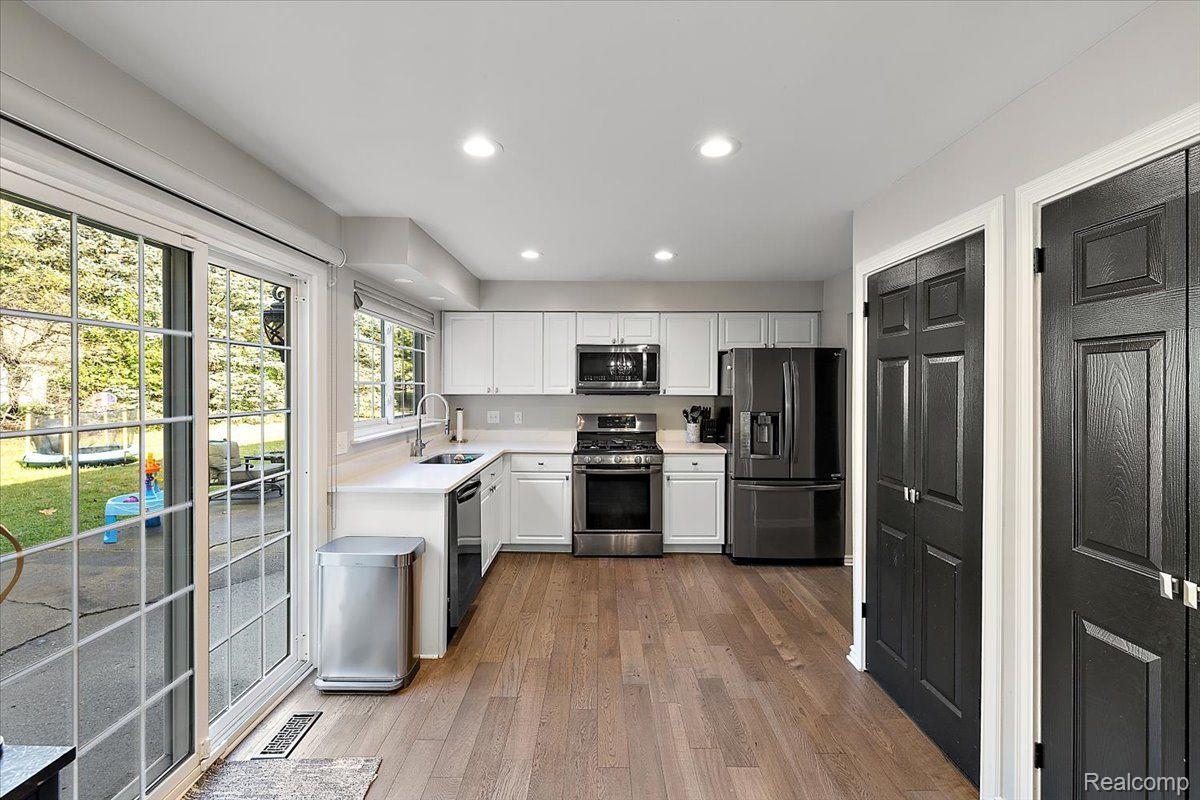 5900 KINGSFIELD Drive