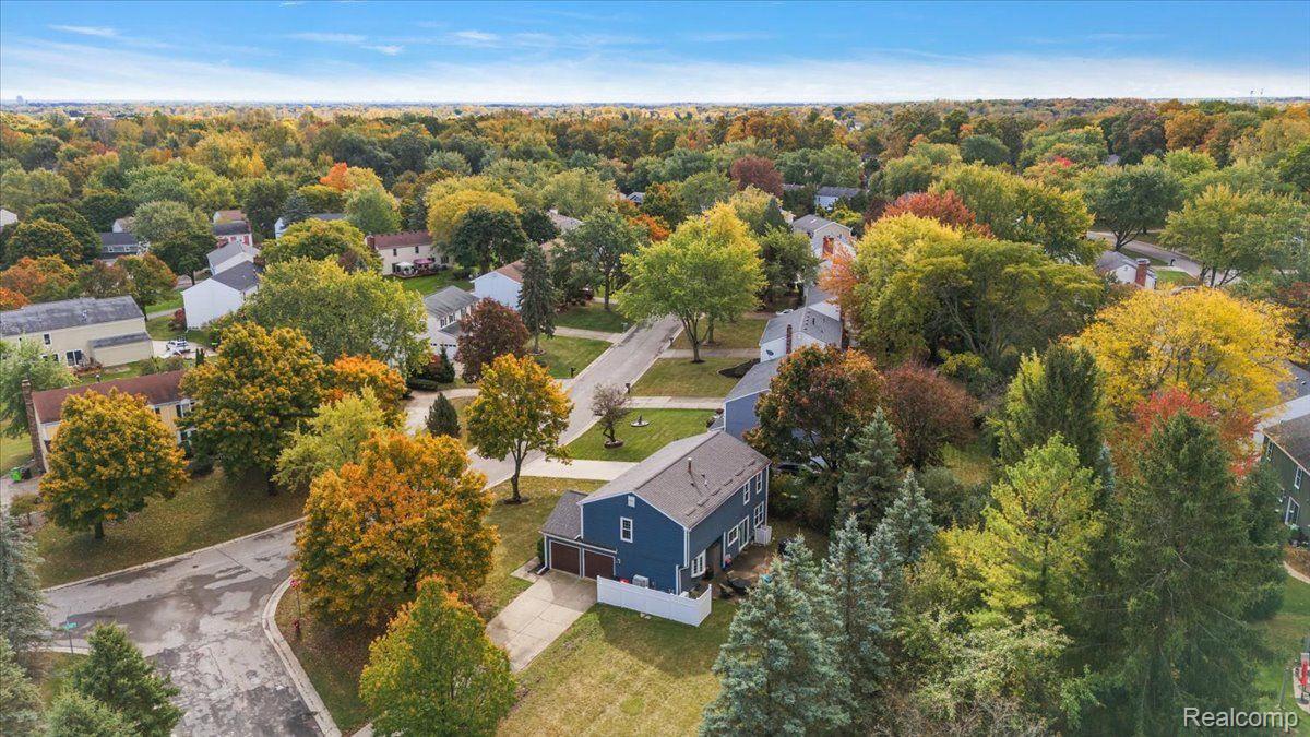 5900 KINGSFIELD Drive