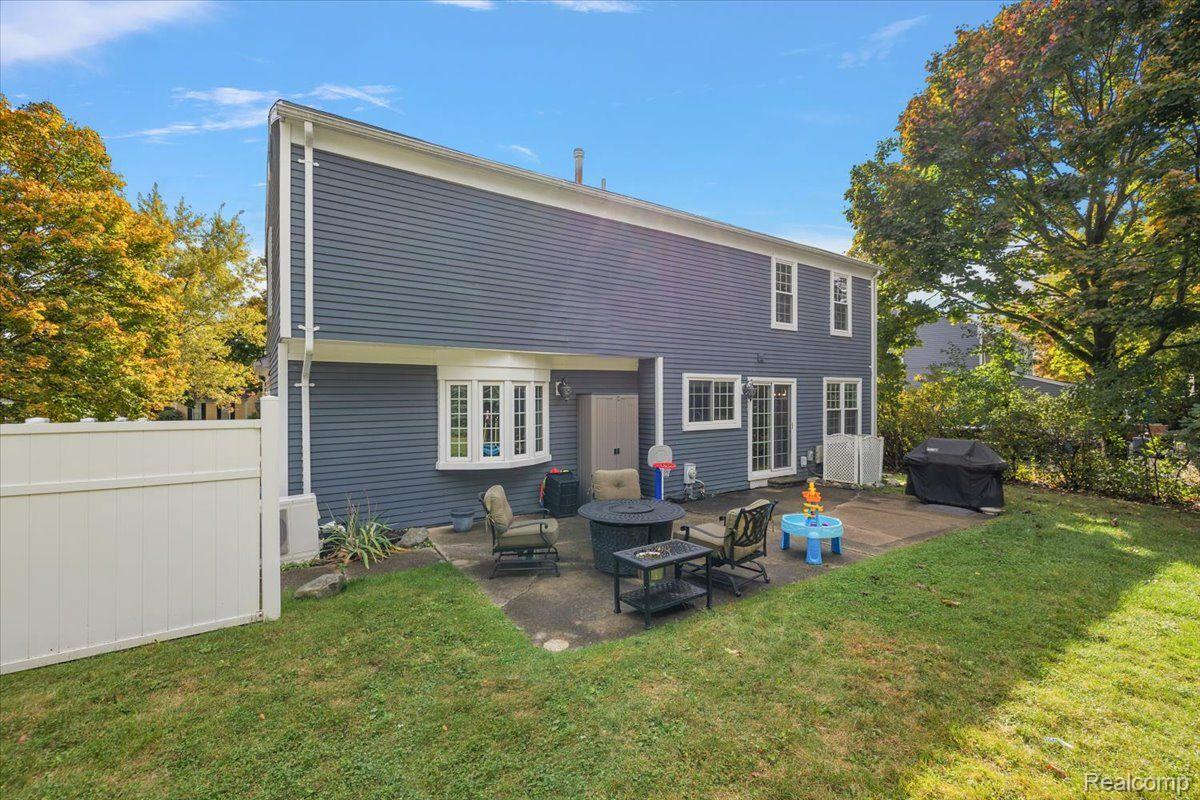 5900 KINGSFIELD Drive