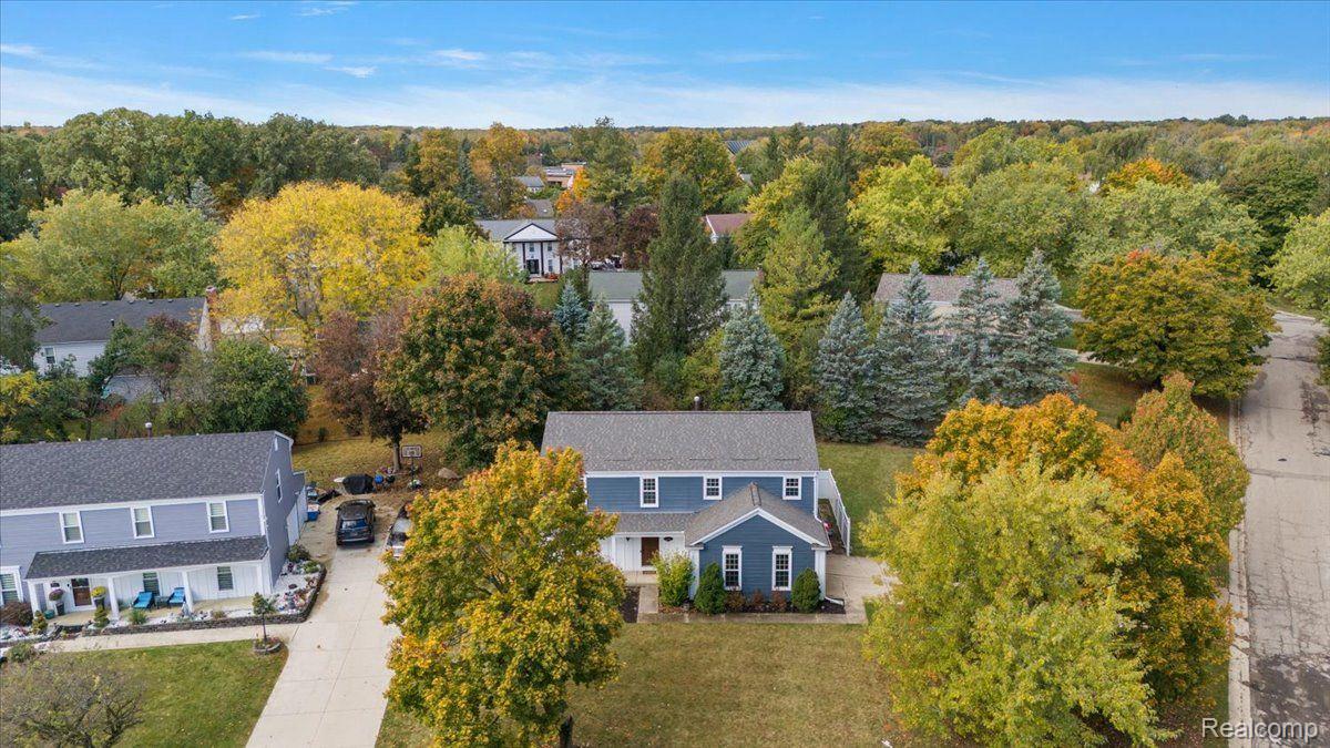 5900 KINGSFIELD Drive