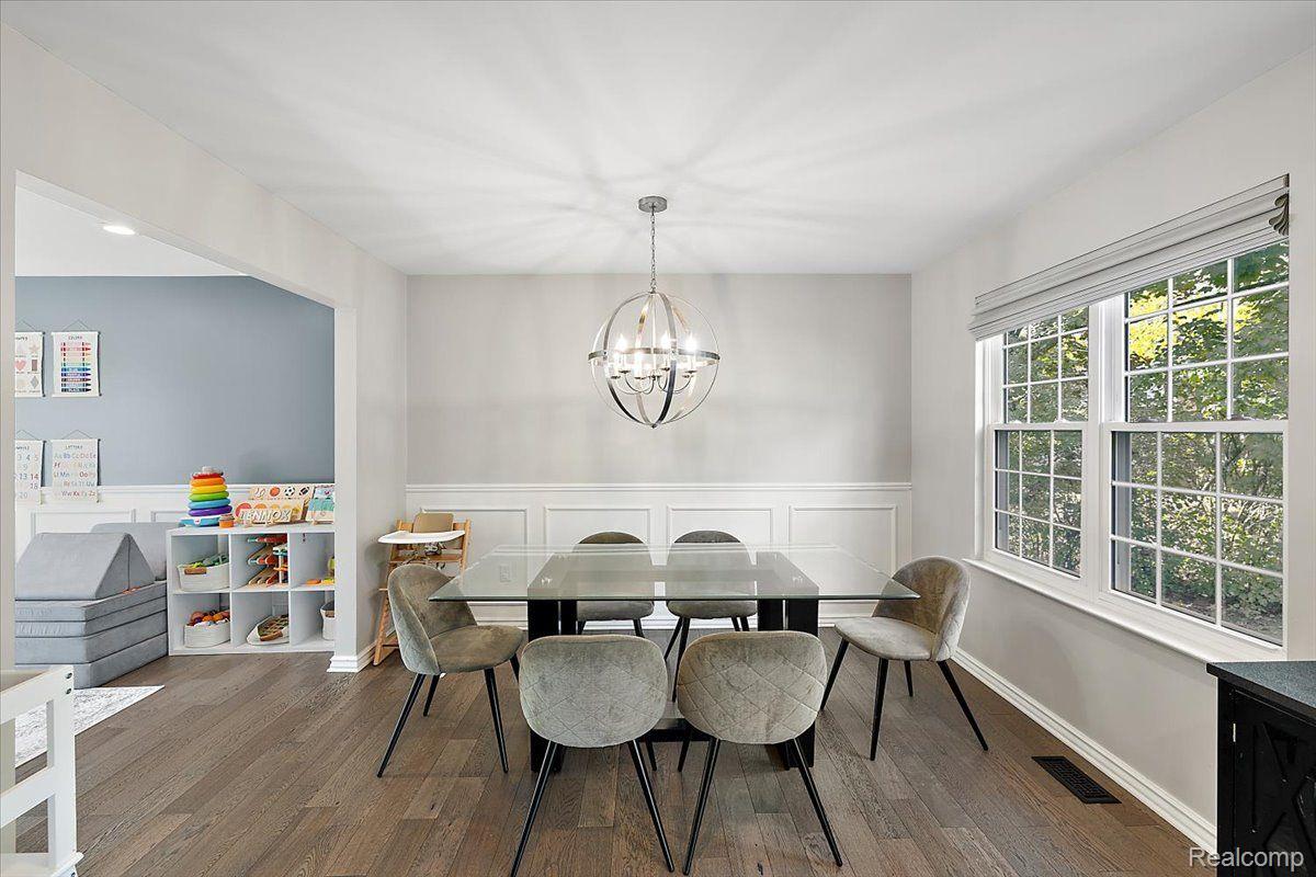 5900 KINGSFIELD Drive