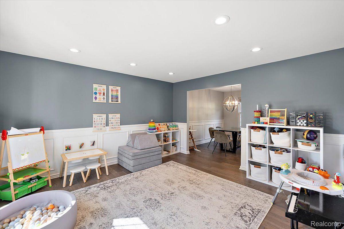 5900 KINGSFIELD Drive