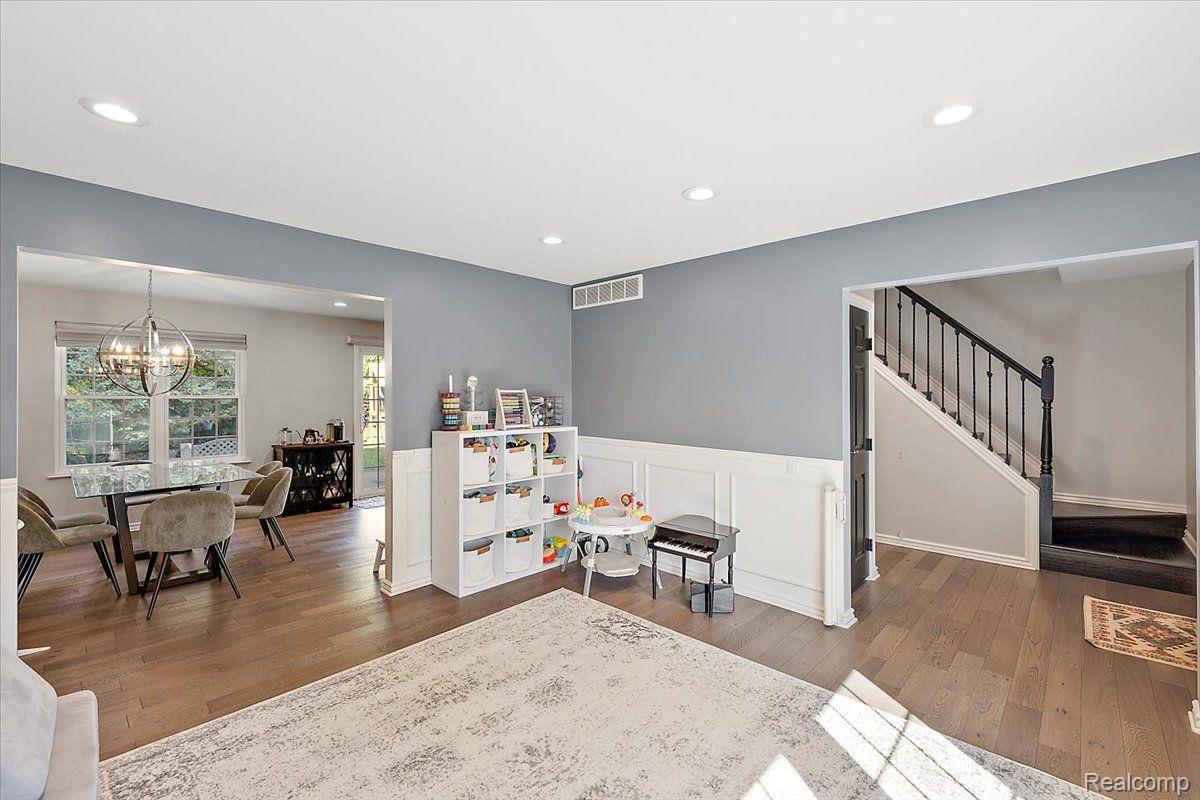 5900 KINGSFIELD Drive