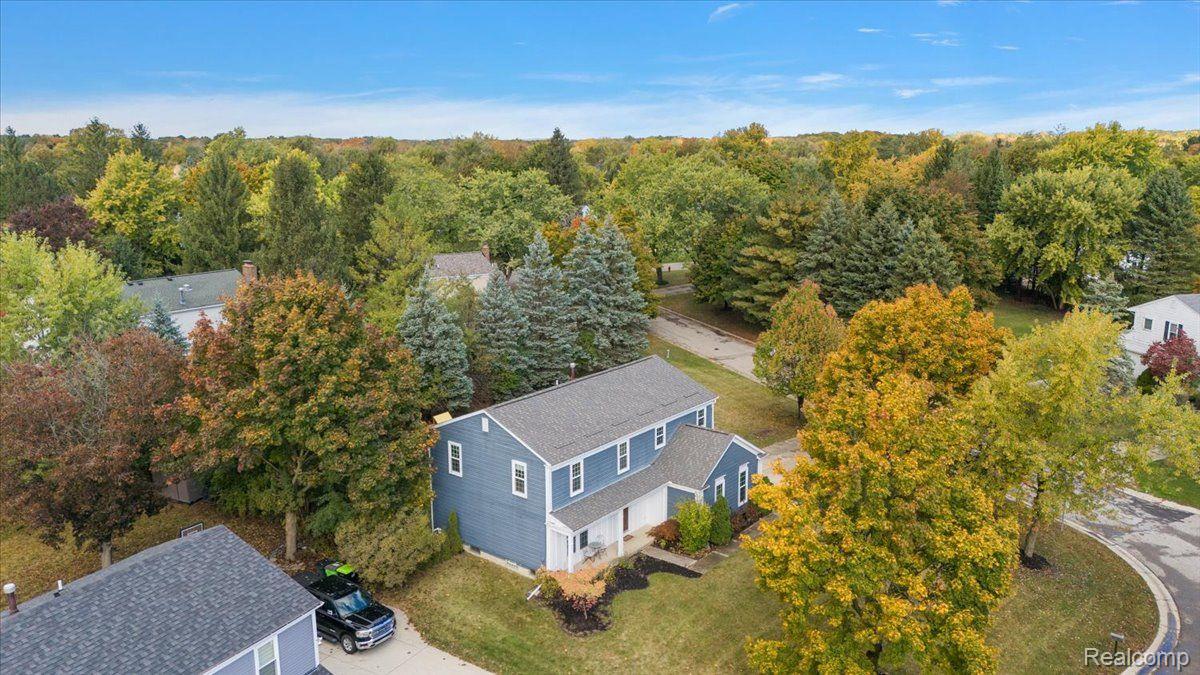 5900 KINGSFIELD Drive