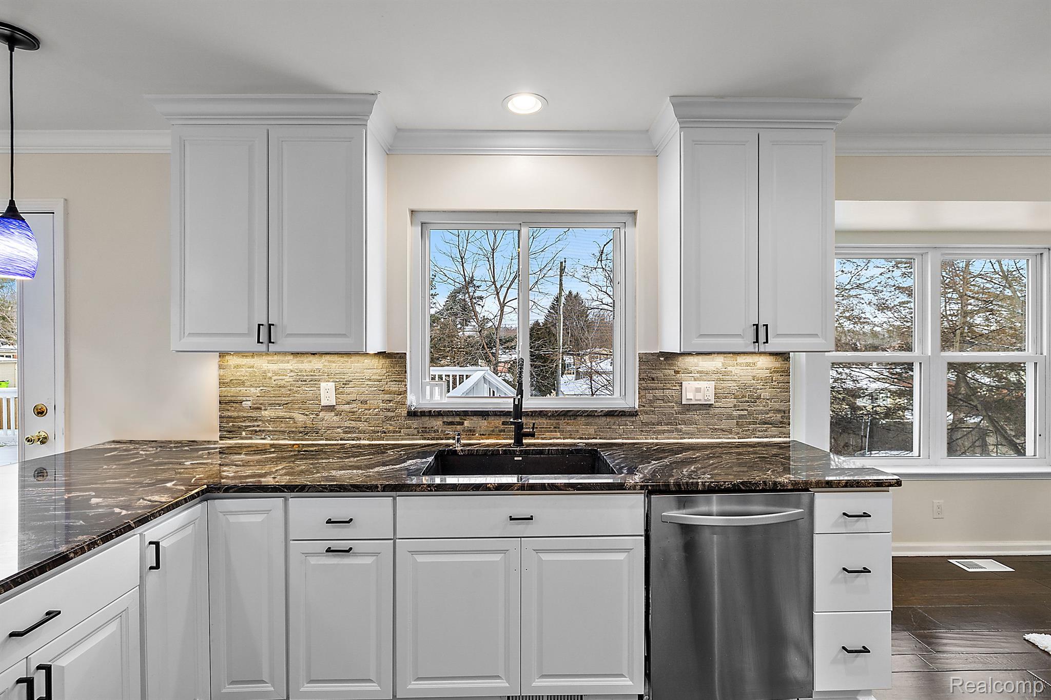 708 Oak View Ln
