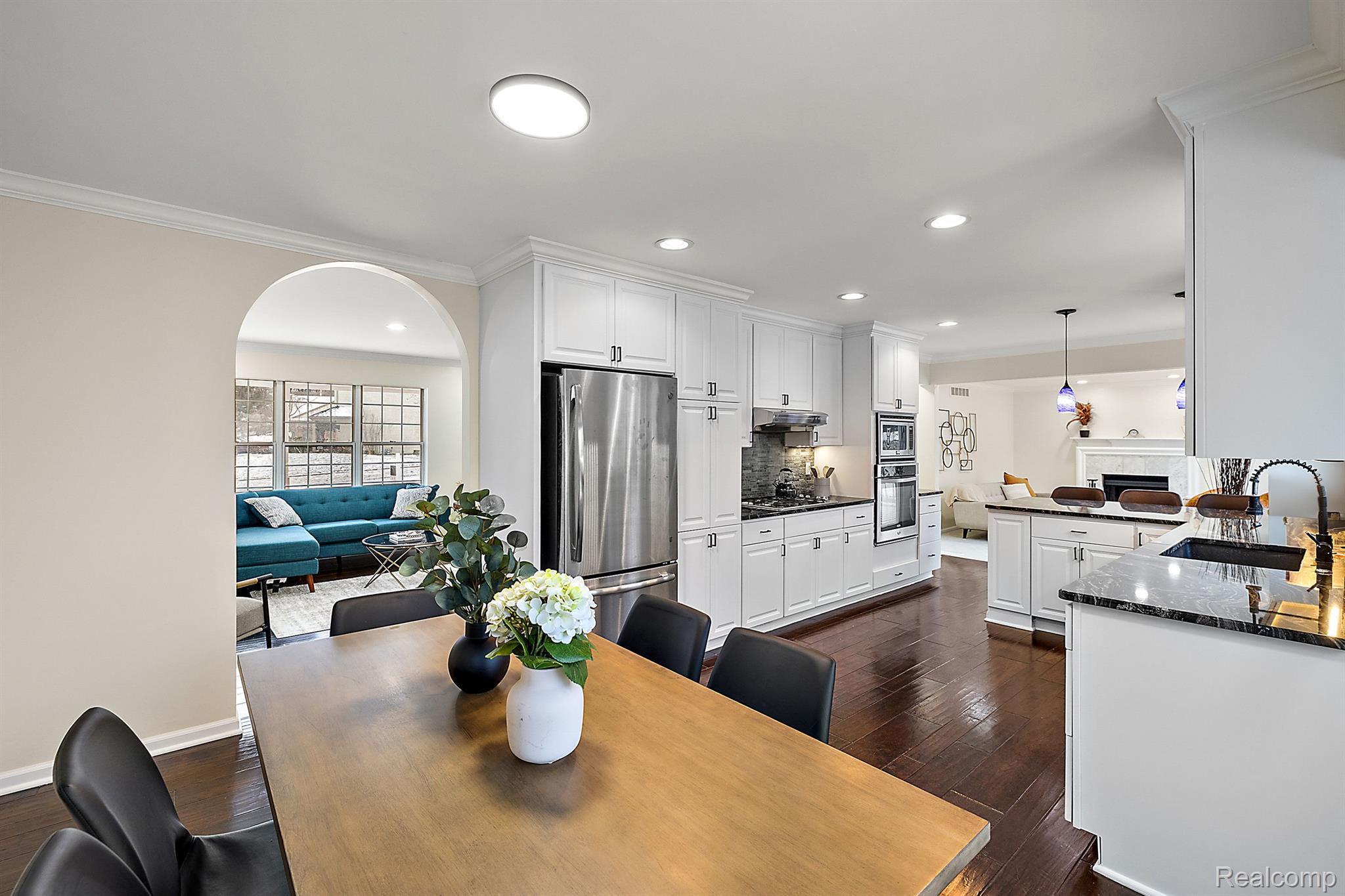 708 Oak View Ln