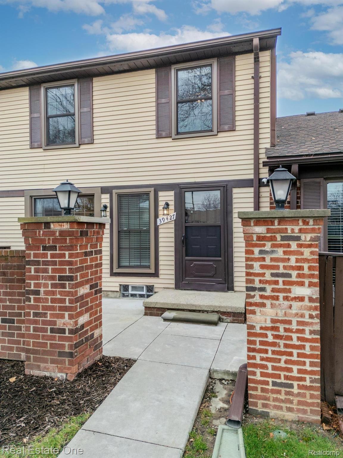39427 HEATHERHEATH Drive