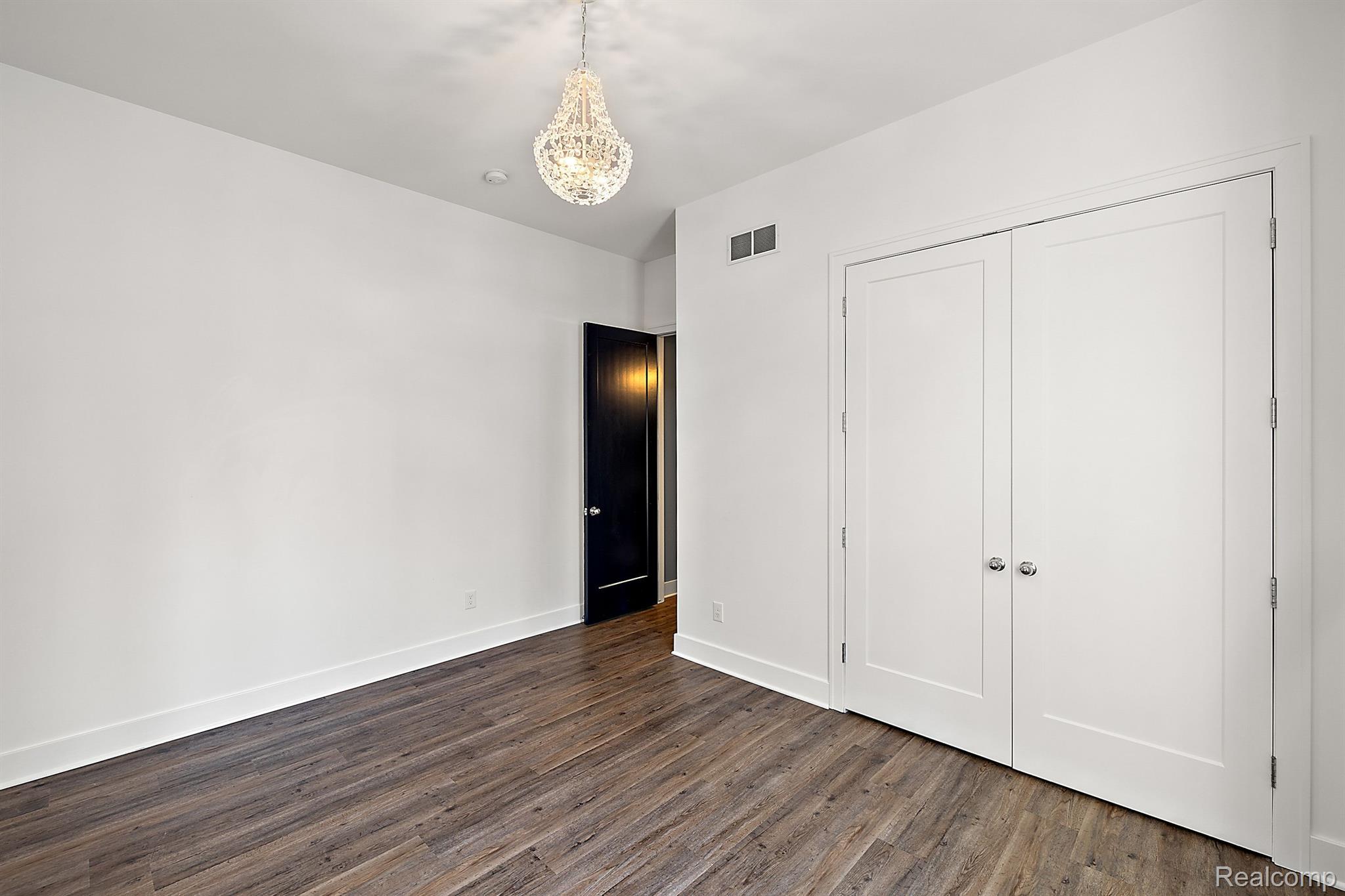 2252 King Road