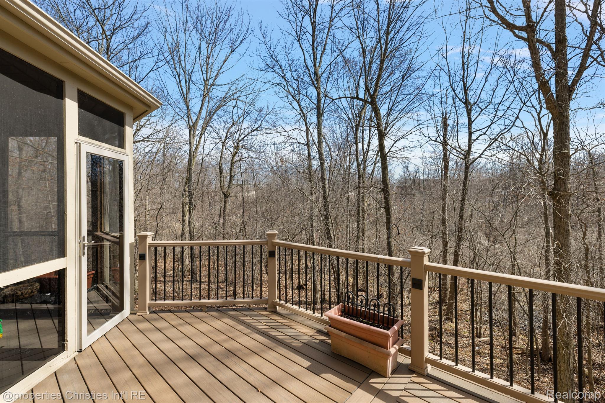 6811 BLAKEWOOD